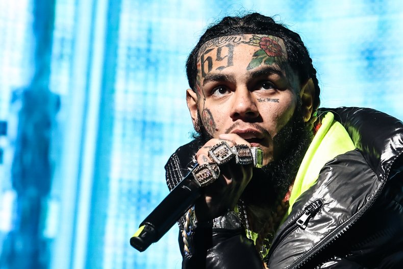 6ix9ine rapping onstage