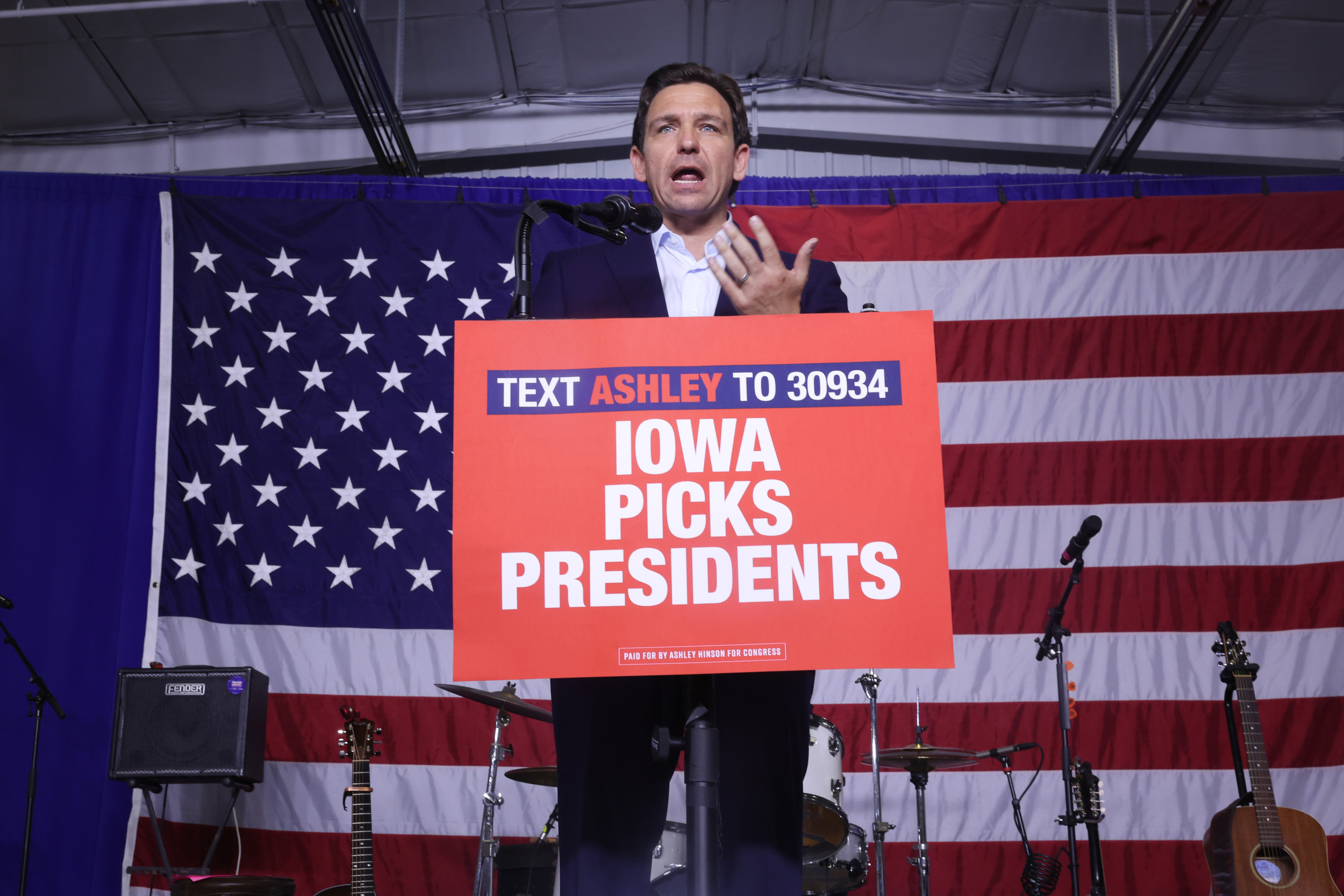 Ron DeSantis Heckled With 'Pudding Fingers' Chant At Iowa Stop, Videos Show