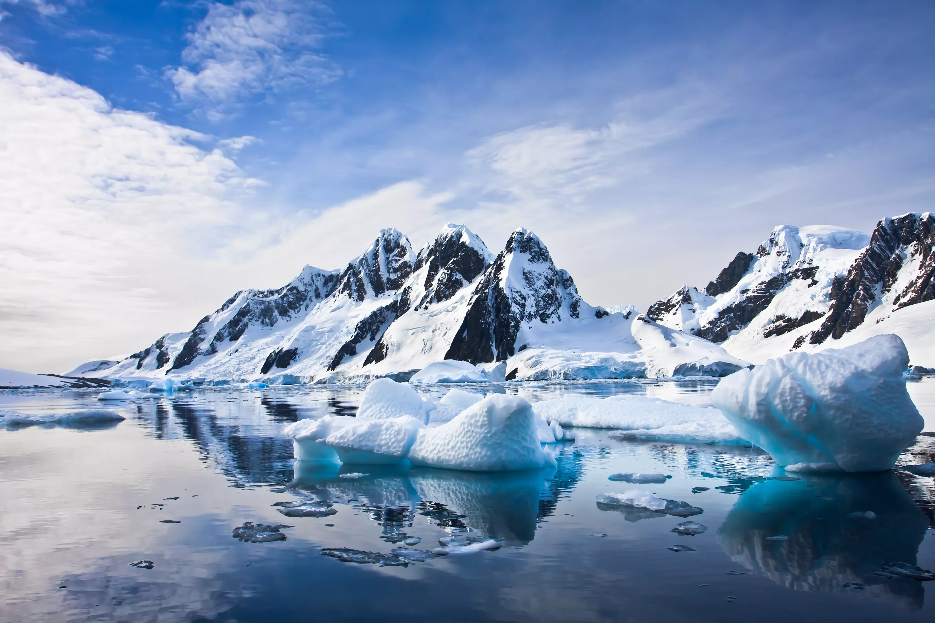 Image Shows Antarctic Ice After Hottest Month Ever: 'Uncharted Territory' - Vimarsana News