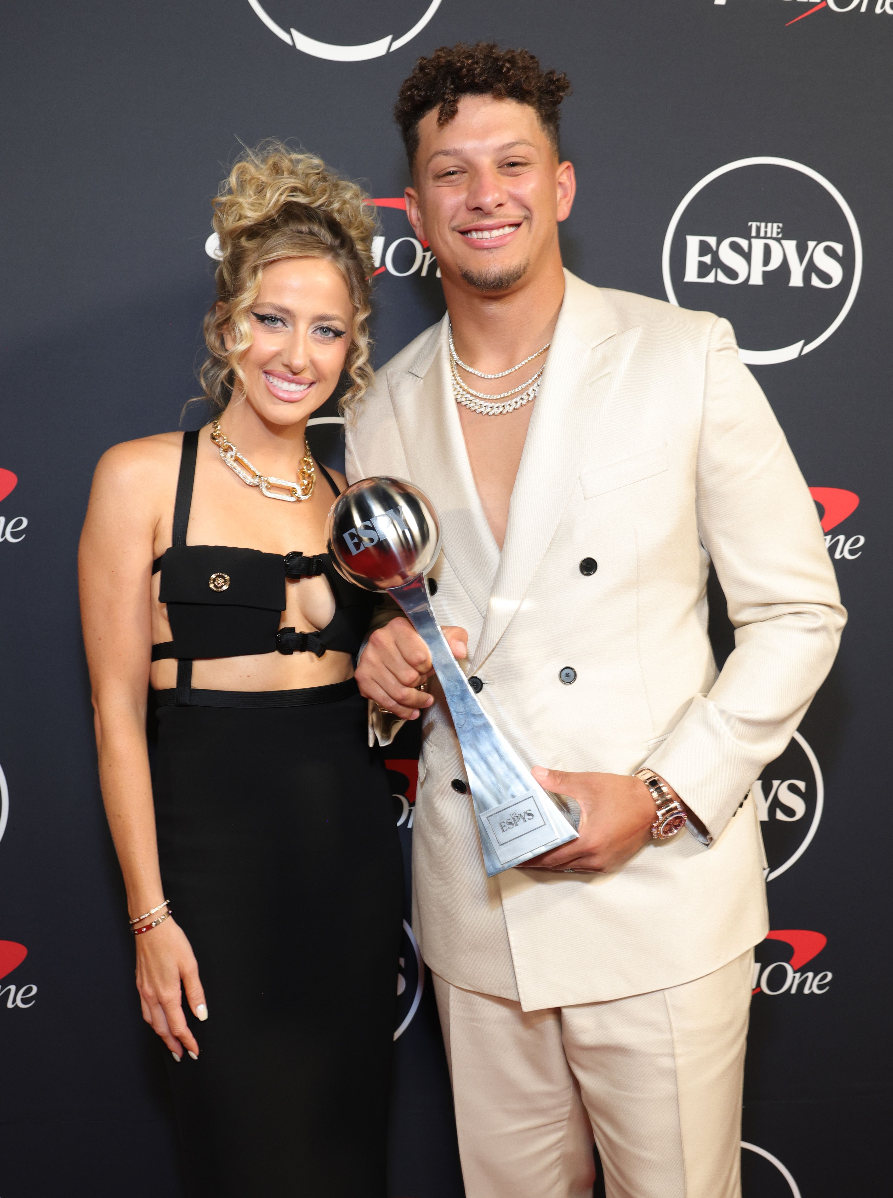 Patrick Mahomes Girlfriend Brittany Matthews answers questions from FANS  about Patrick and her! 