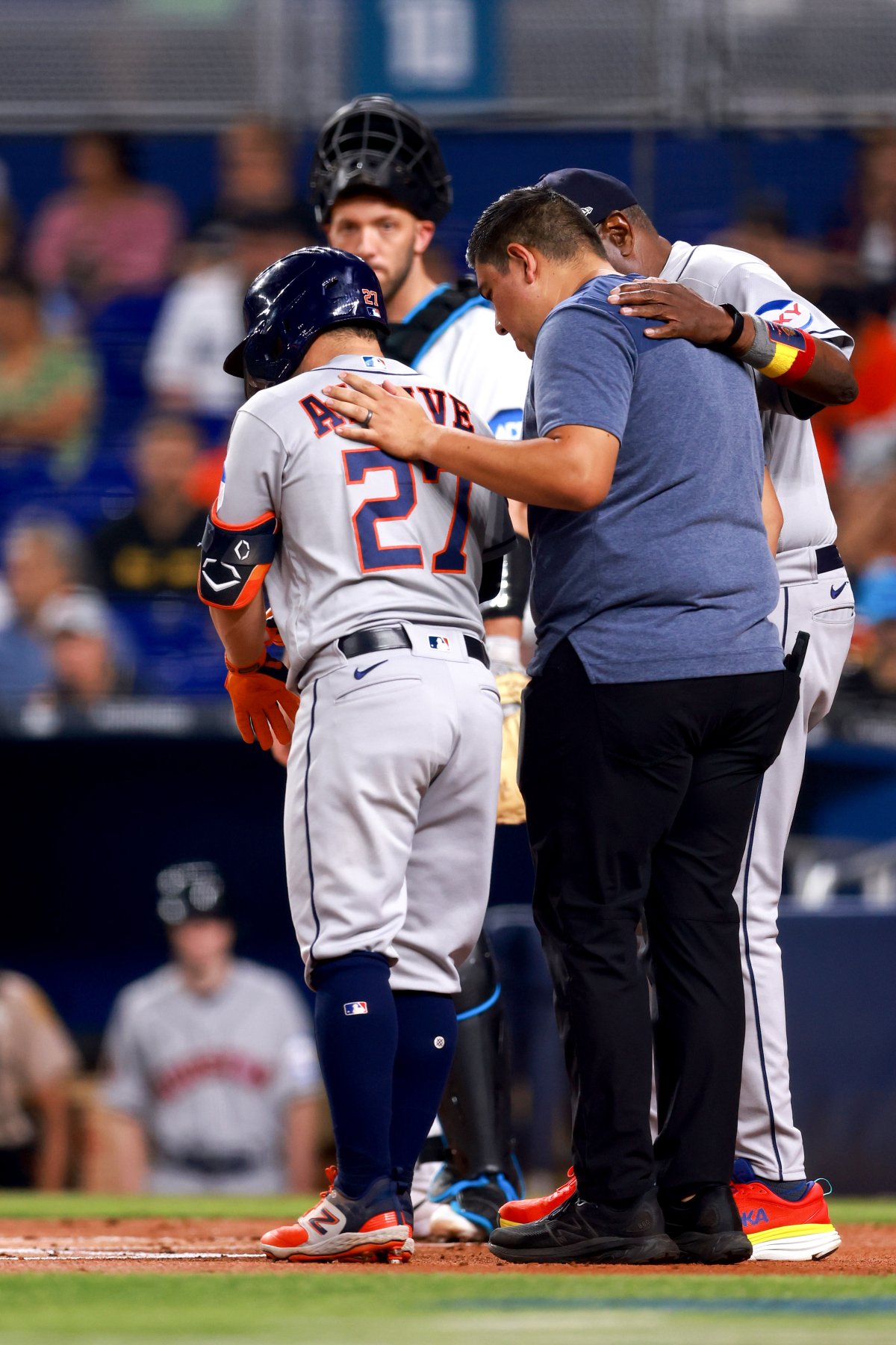 Astros' José Altuve's Height Mocked in New Photo Next to Yordan Alvarez