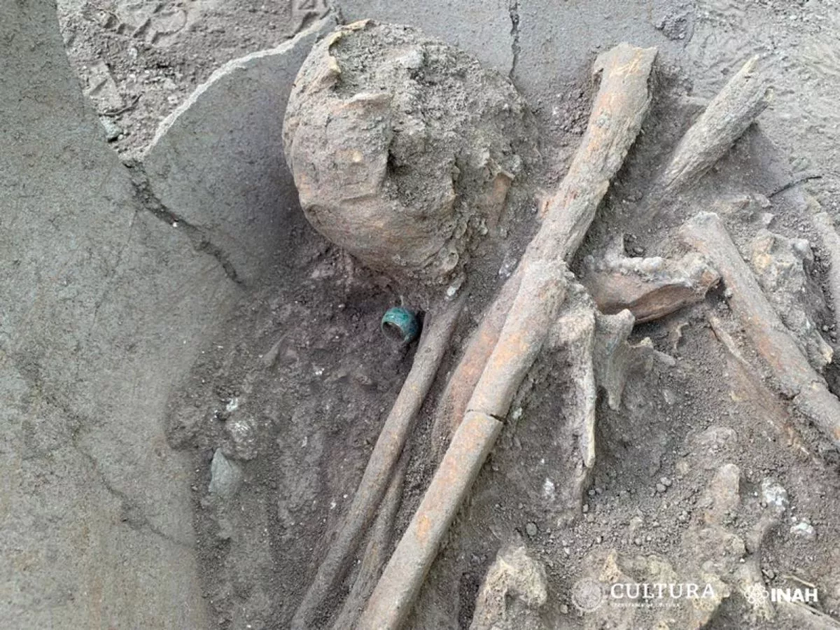 Workers Discover Ancient Skeleton of Young Woman Wearing Jade Ring - Vimarsana News