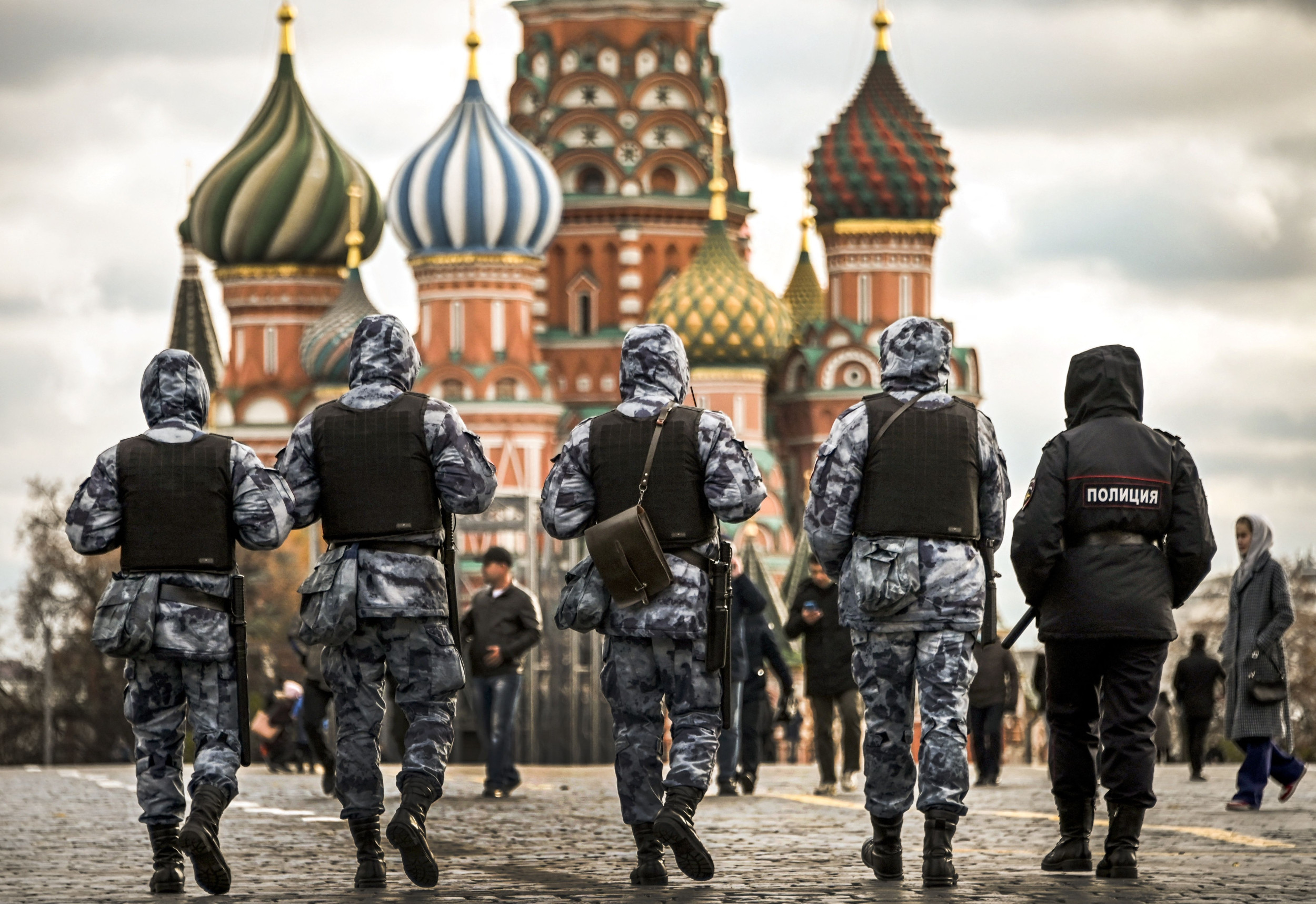 Kids Scream as Putin's Guard Fire at Crowd in 'Mock Execution' Gone Wrong