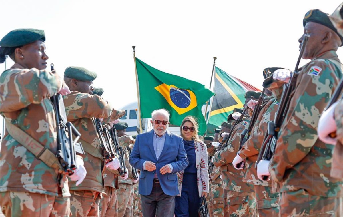 Brazil, Lula, arrives, BRICS, summit, South, Africa