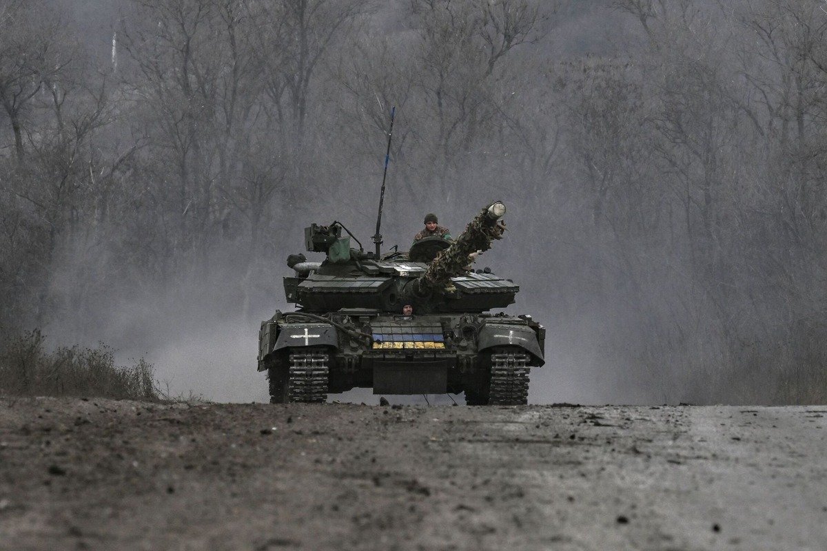 A Ukrainian T-64 tank