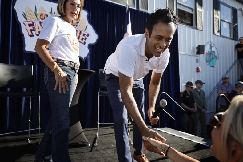 Vivek Ramaswamy Works a Crowd