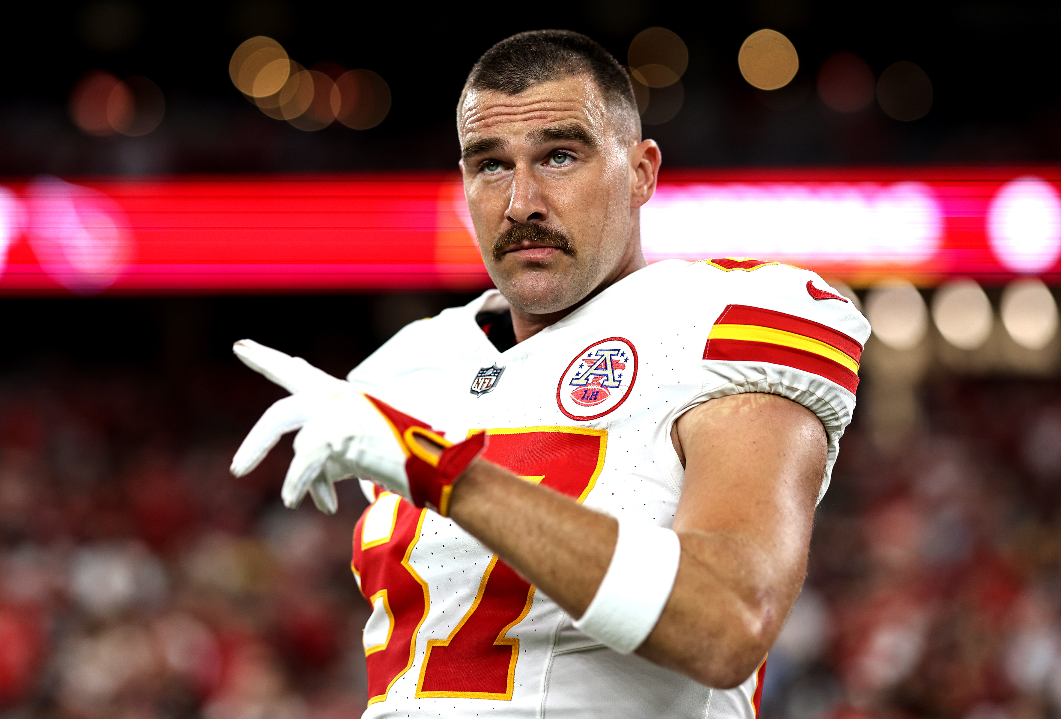 travis kelce playing today