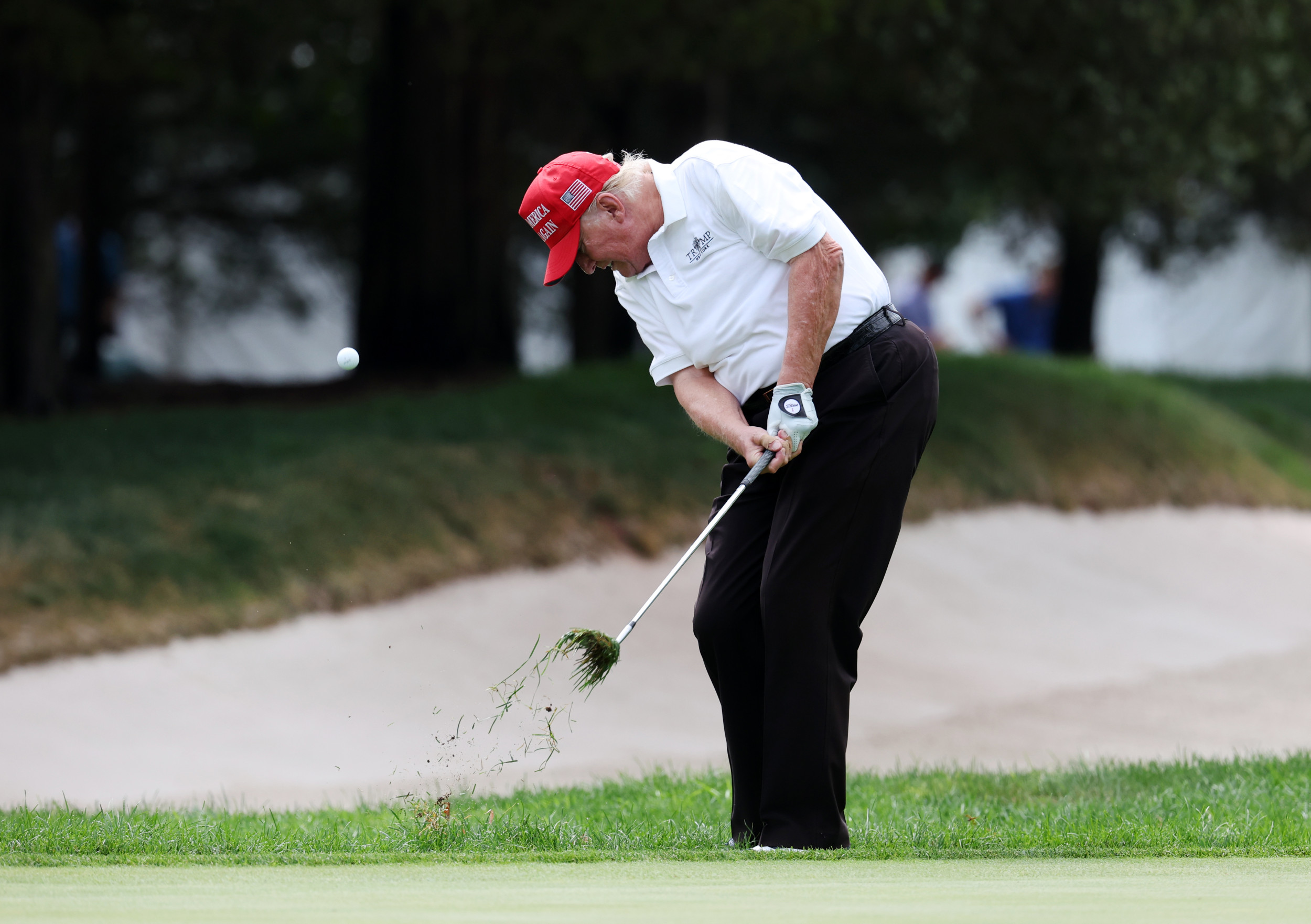 Donald Trump Posts Executives Number to Prove He Won Golf Championship photo
