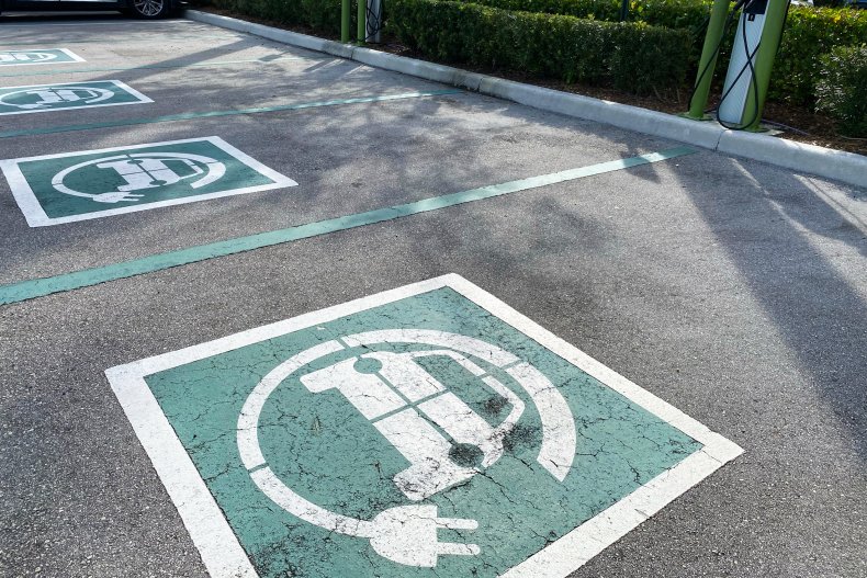 Florida residents moving electric vehicles: Idalia