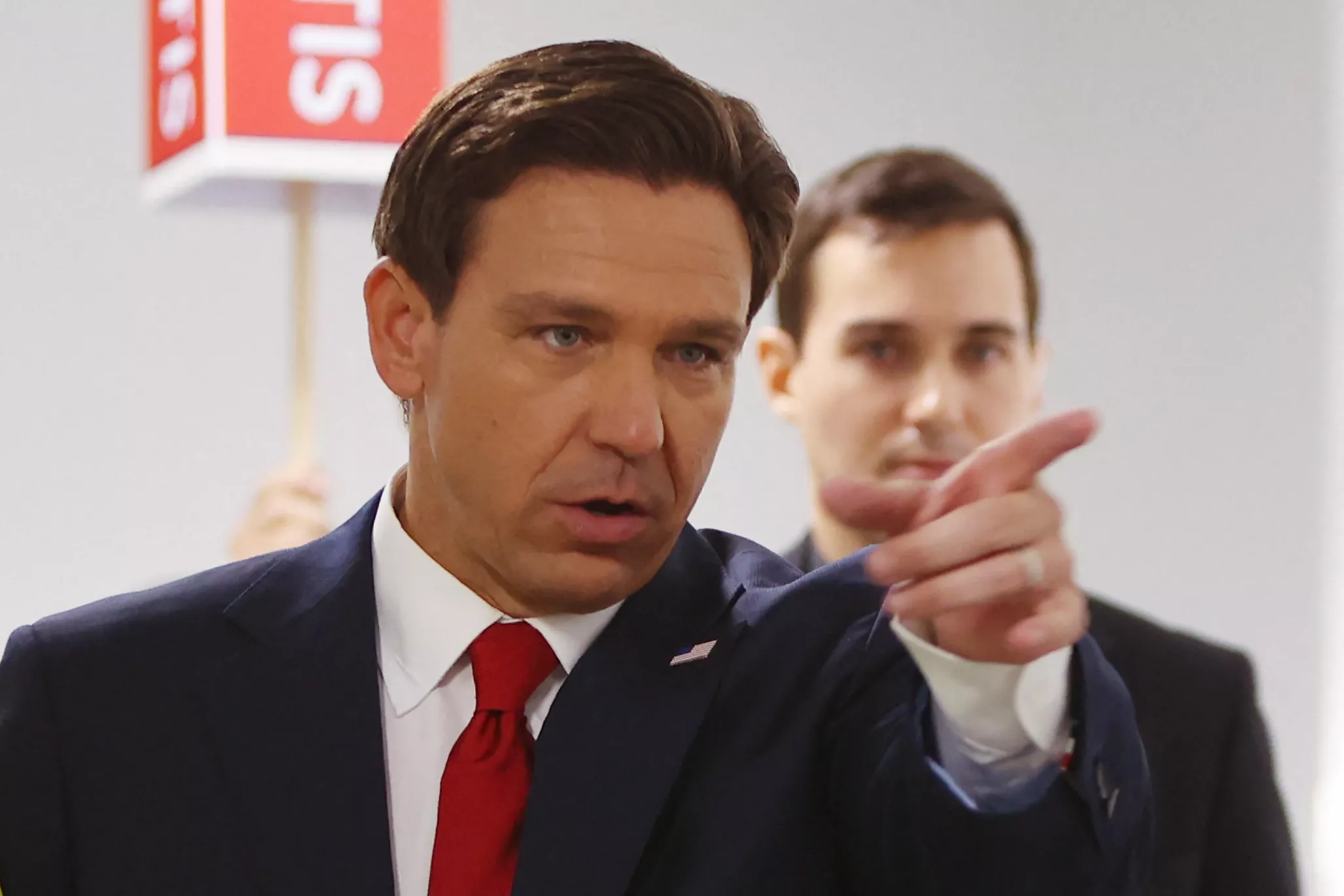 Ron DeSantis' Mansion Facing Direct Hit From Hurricane Idalia - Vimarsana News