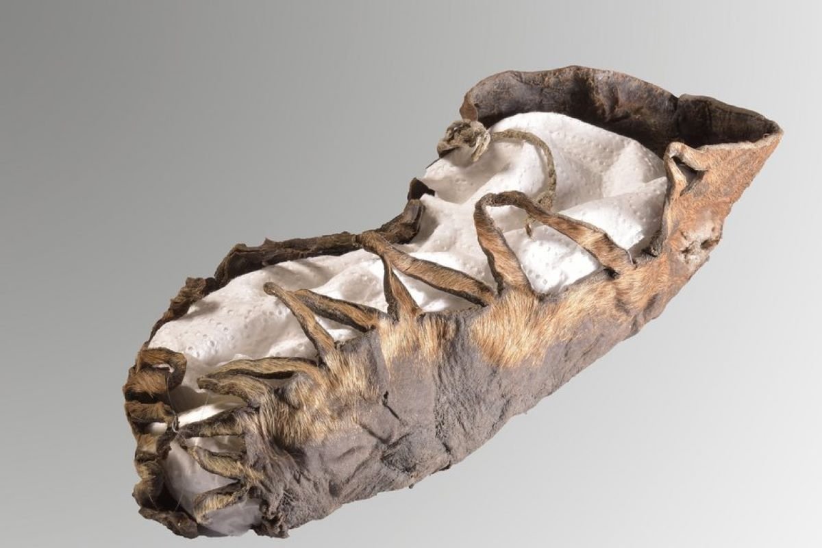 Iron Age shoe 