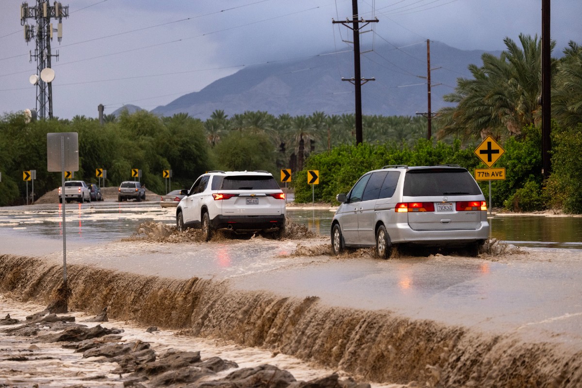 Des vidéos montrent les rues de Las Vegas transformées en rivières alors que les voitures combattent le déluge