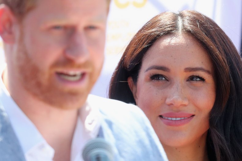 Harry And Meghan Fall Out With Queen Prince Harry and Meghan 'Falling in Love All Over Again' Goes Viral