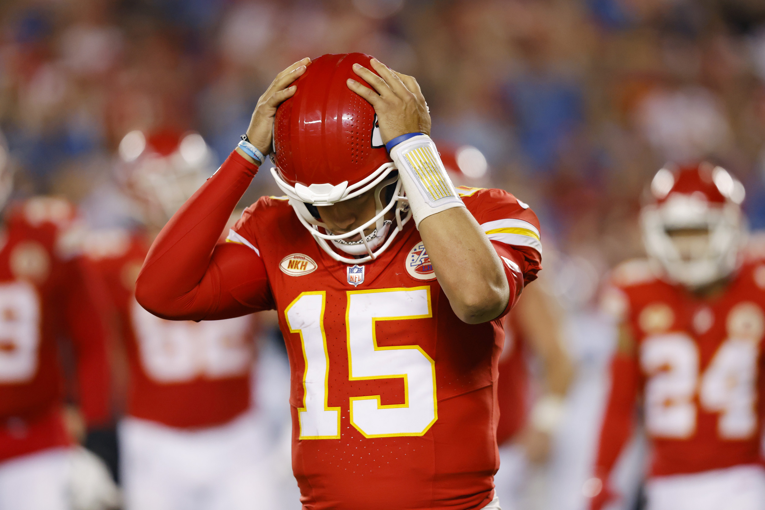 Patrick Mahomes eventually makes enough plays for Chiefs to save