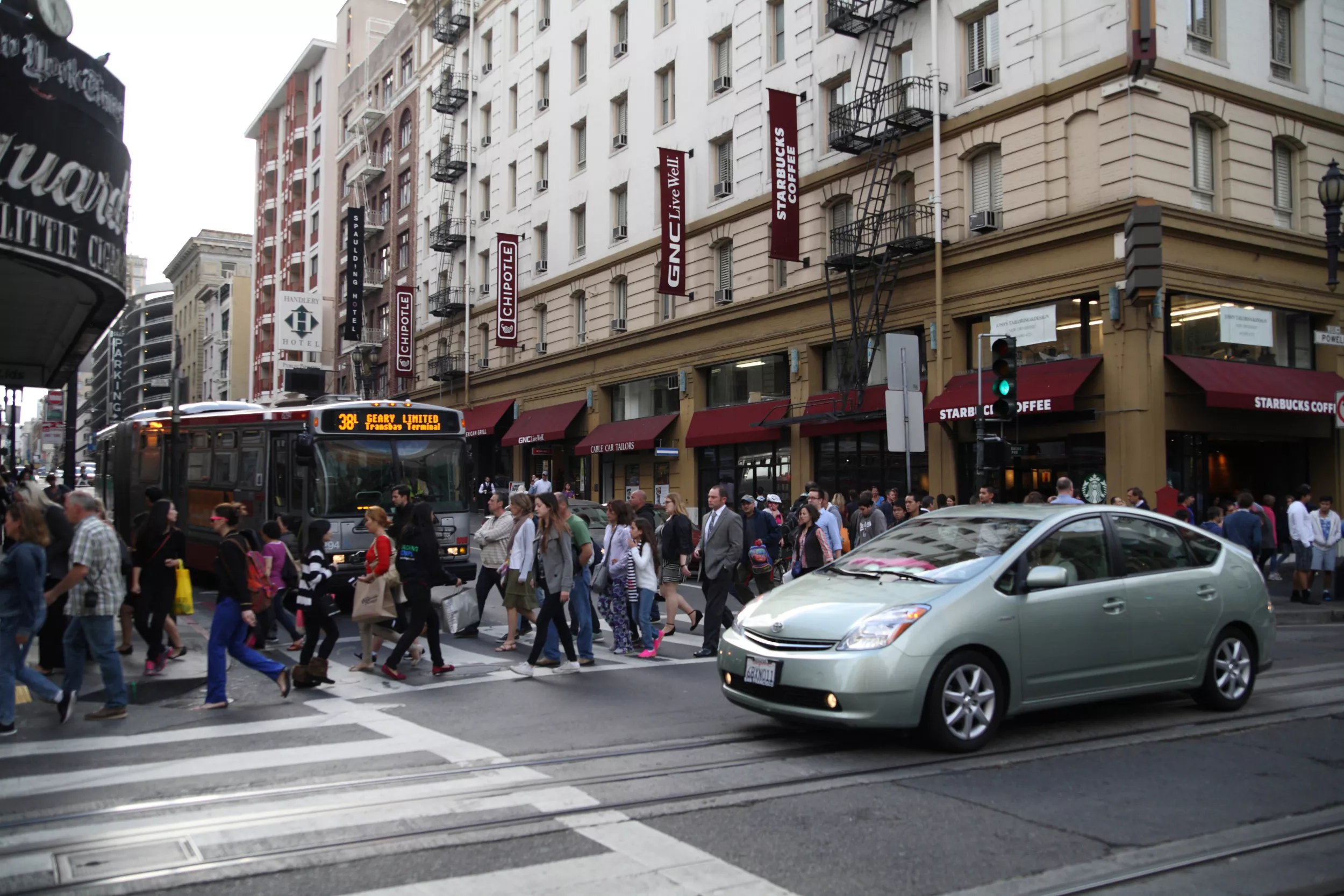 Huge Sinkhole Cracks San Francisco Street Open - Vimarsana News