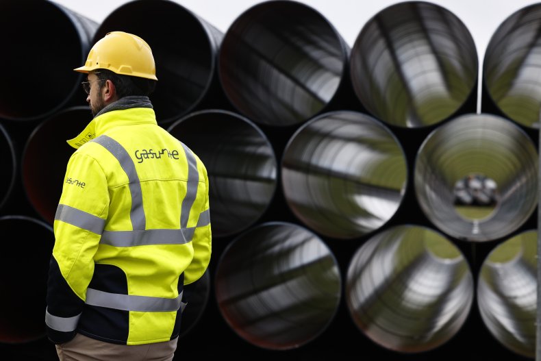 Worker with natural gas pipeline parts Germany