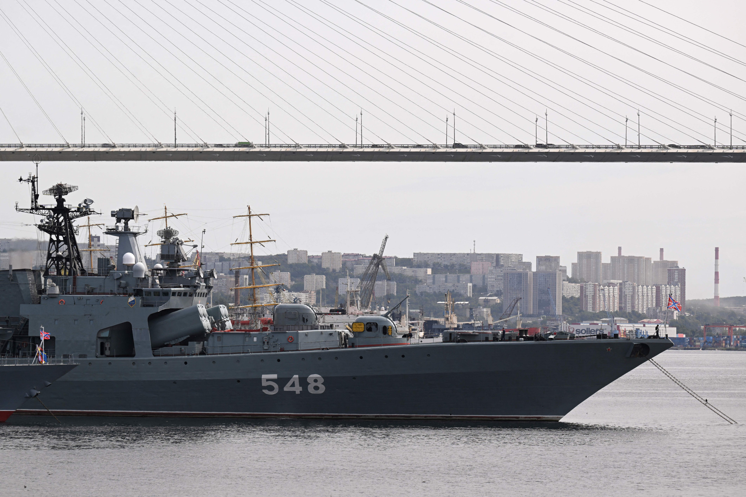 La Russie retire ses navires de la mer Noire suite aux frappes, selon un responsable ukrainien