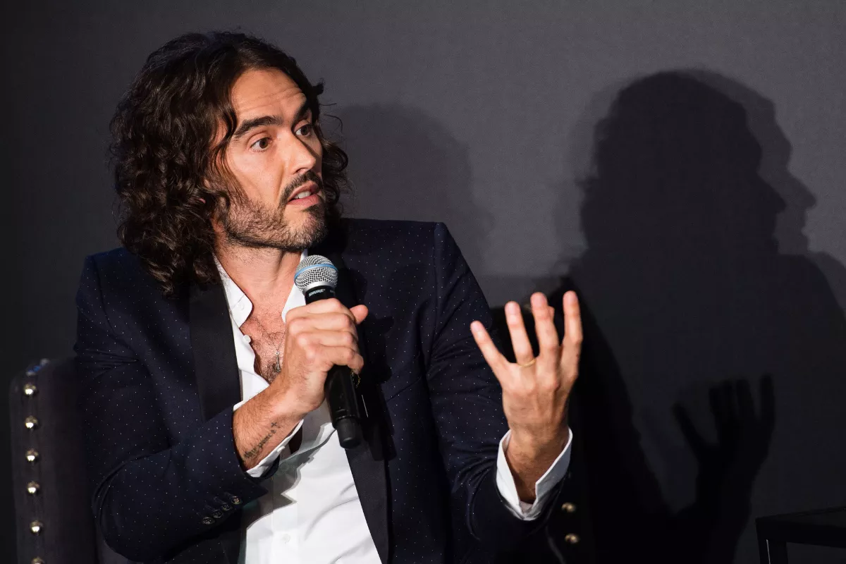 Russell Brand's Resurfaced Bill Maher Interview Sparks Conspiracy Theories - Vimarsana News