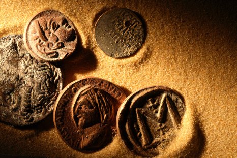 Ancient Gold Coins Minted 1,400 Years Apart Unearthed in Same Field