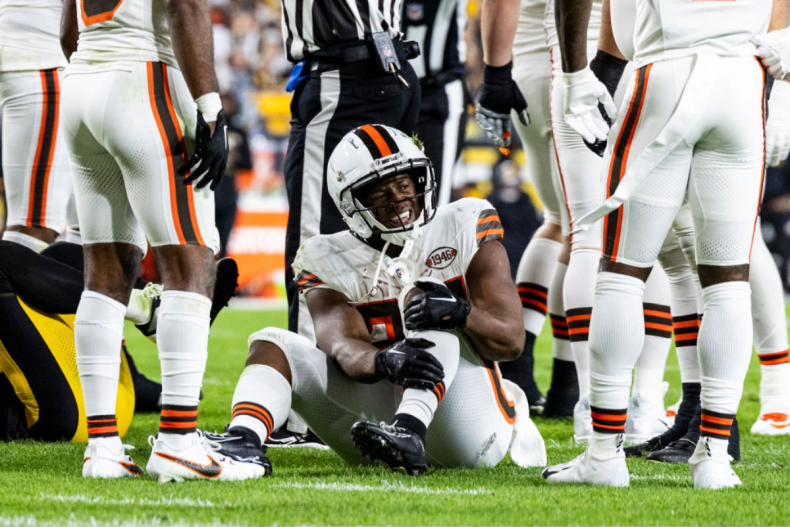 Nick Chubb reacts after hurting his knee