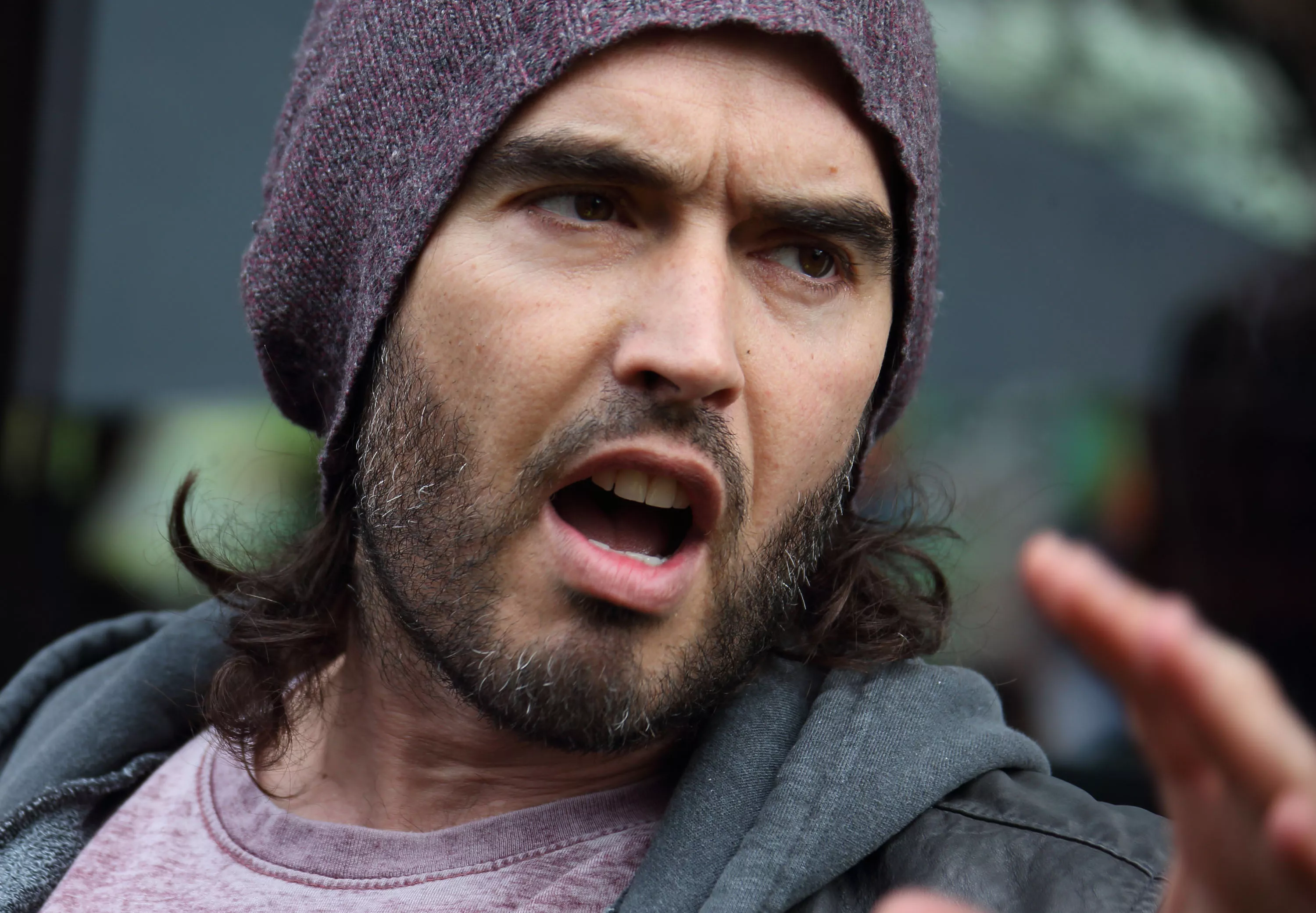 Russell Brand Set To Lose Fortune From YouTube Advertising Ban - Vimarsana News
