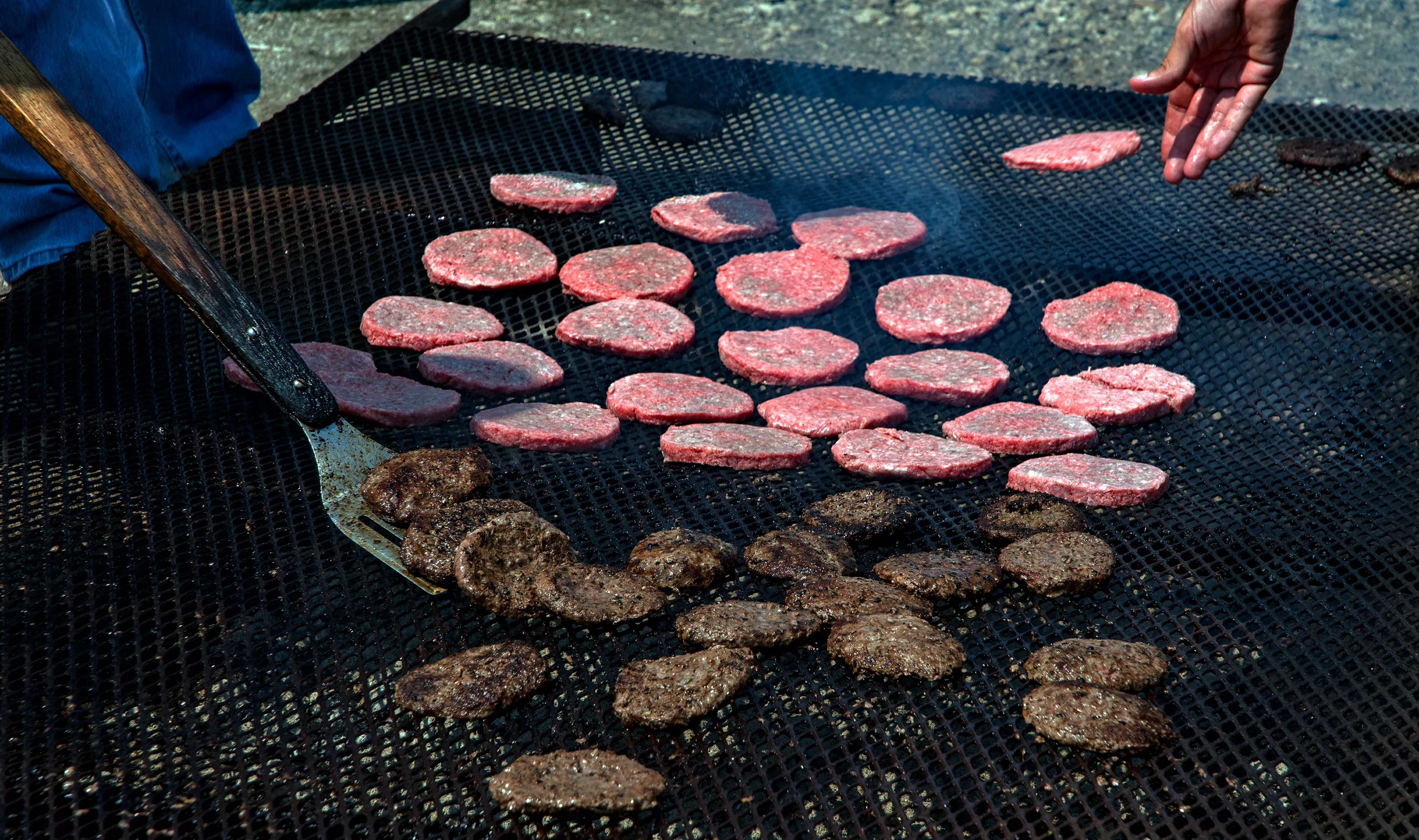 Man Attacks Friend Who Didn't Have BBQ Sauce for Burgers: Police - Vimarsana News