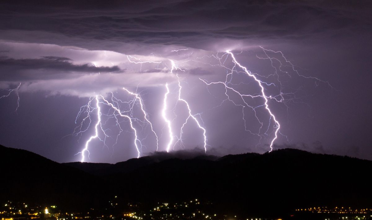 Lightning Strike Kills Two People on Beach in Horrifying Video - Newsweek