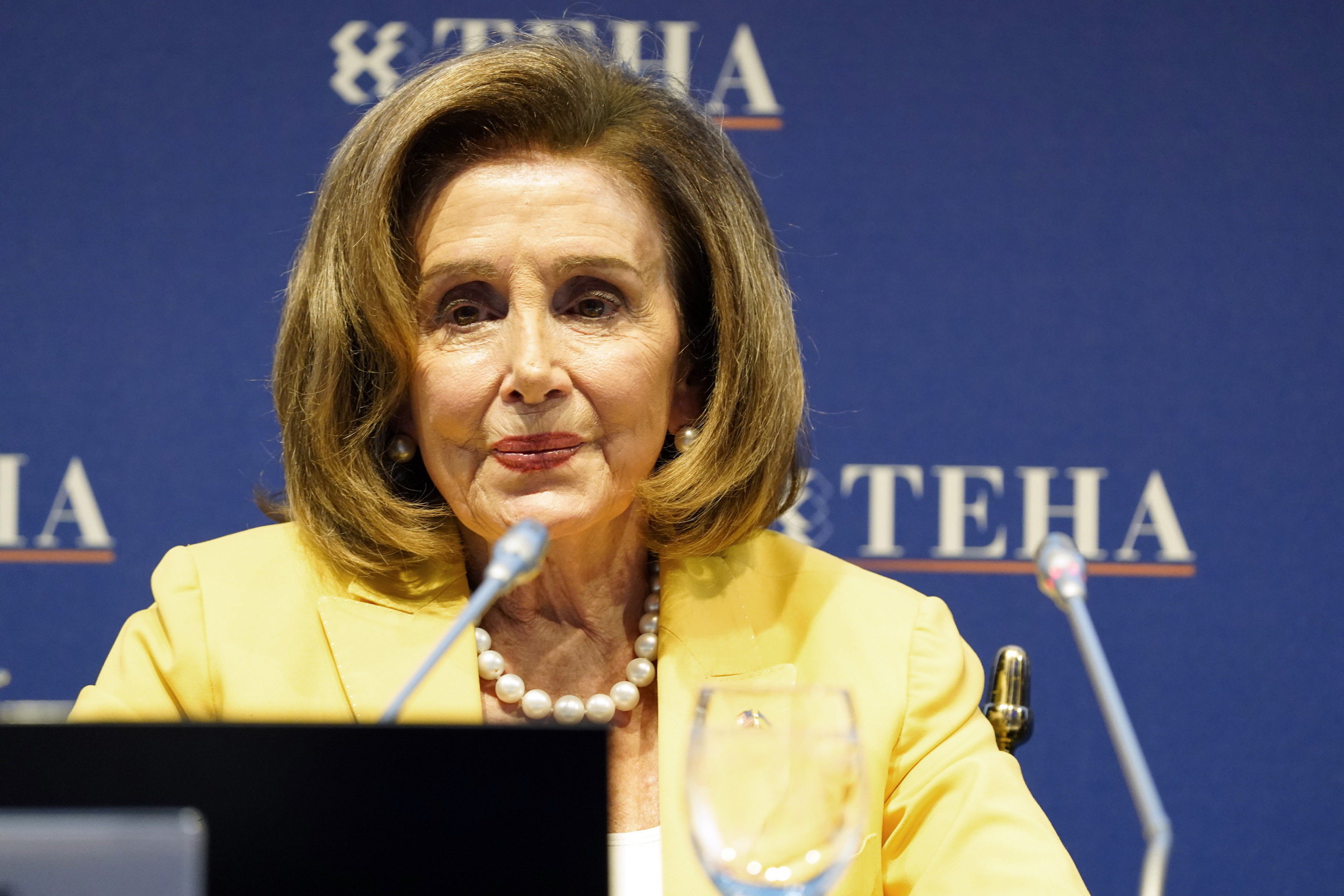 Republican Praises Nancy Pelosi's Leadership As House GOP Falls Apart ...