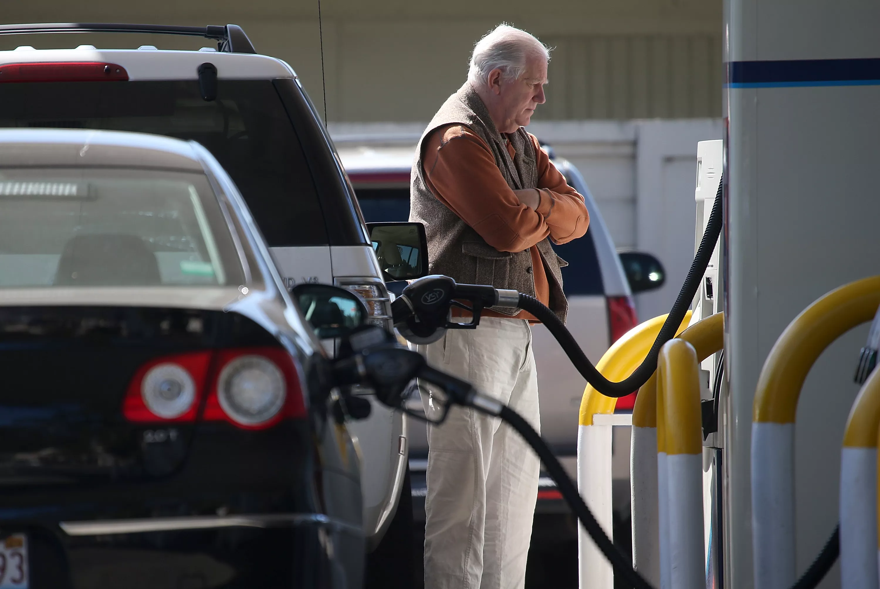 Gas Prices Rise to $7 at California Stations - Vimarsana News