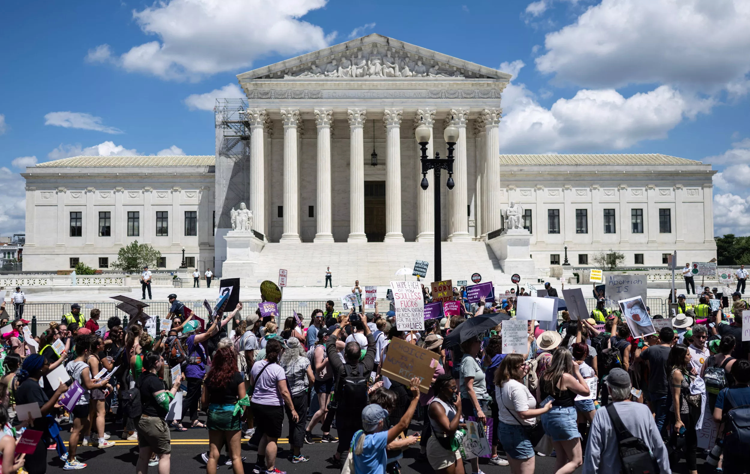 The Looming Supreme Court Cases That Could Sway the 2024 Election - Vimarsana News