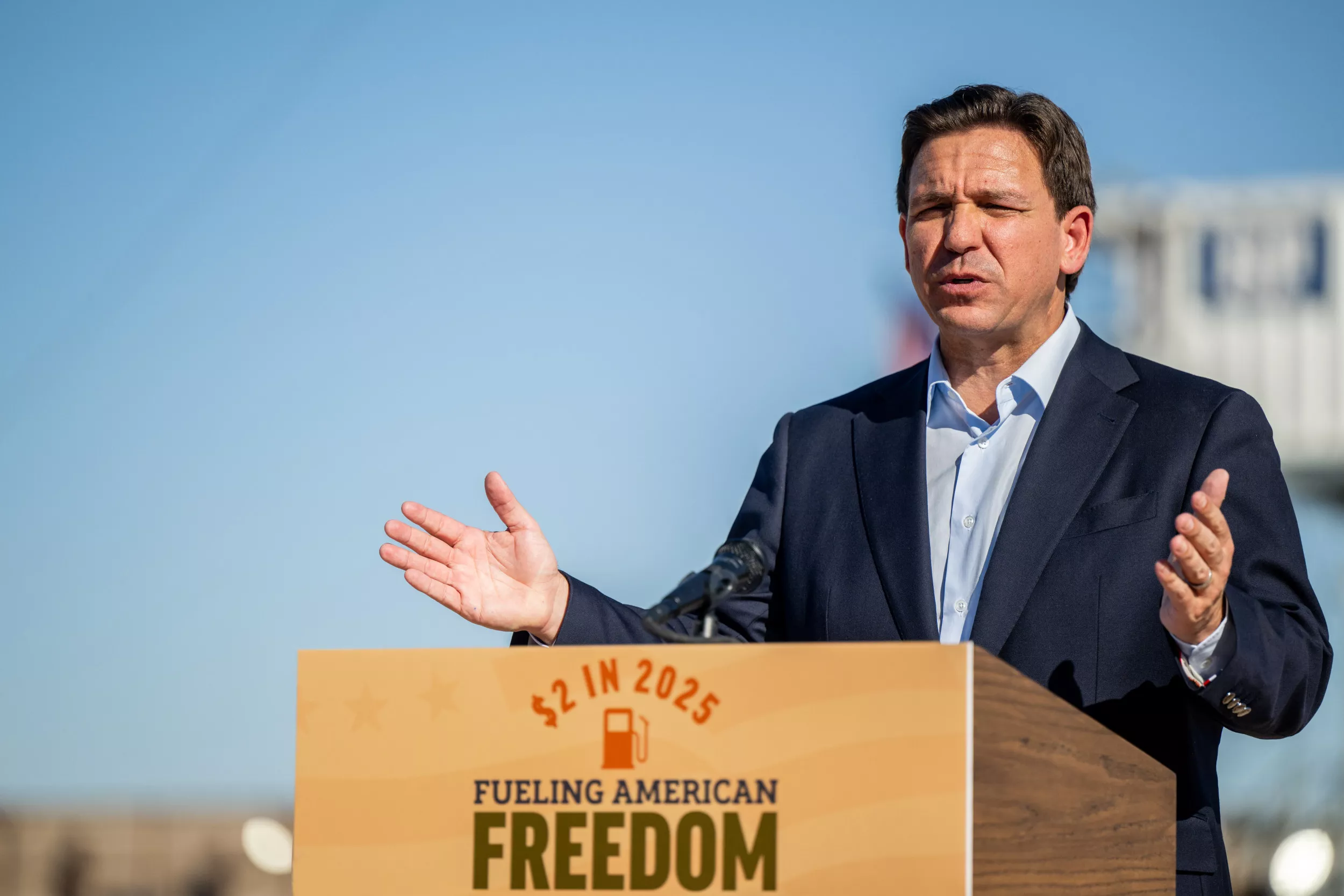 Ron DeSantis Faces Make-or-Break Debate Moment - Vimarsana News