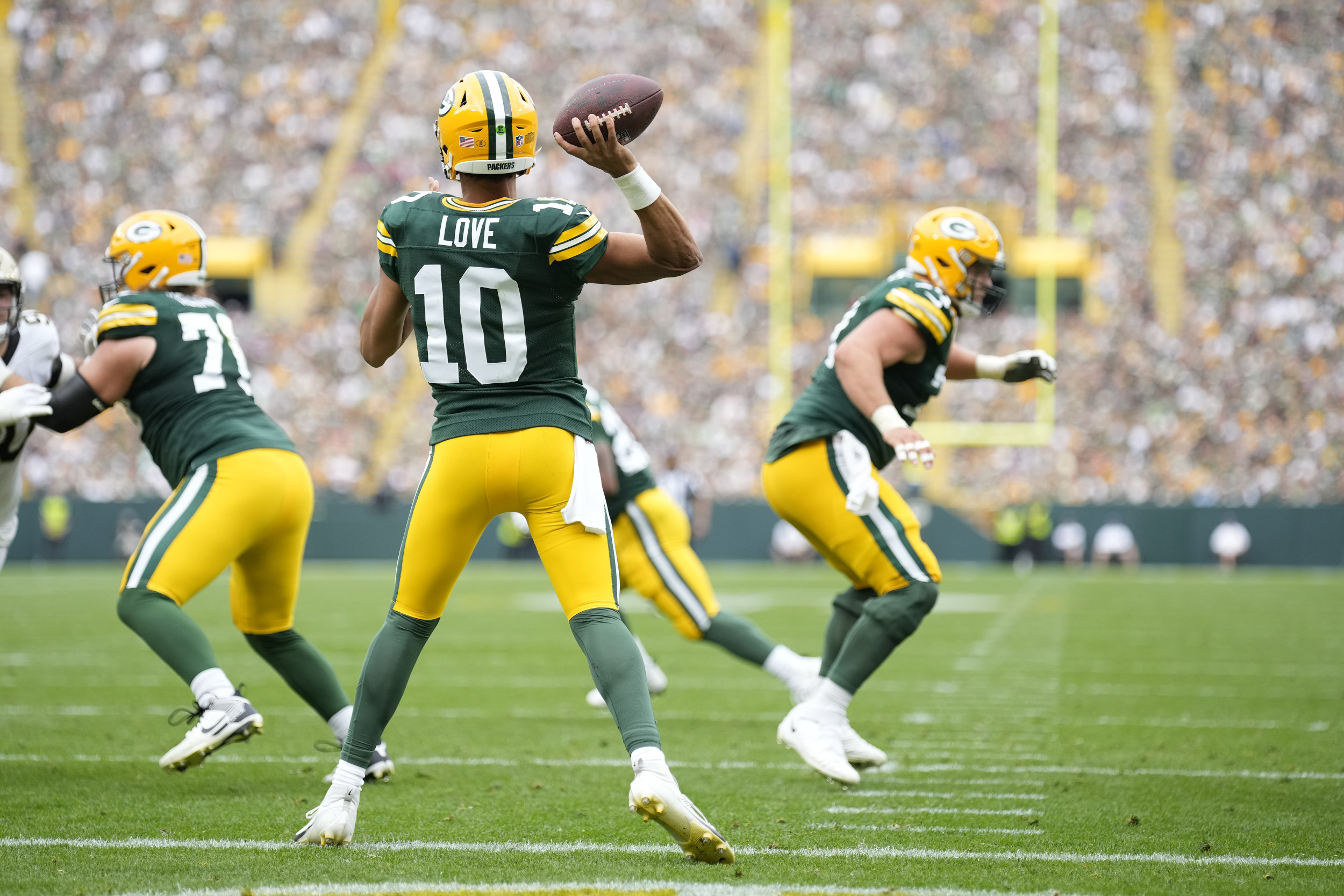 Jordan Love delivers for Packers in first start against Bears