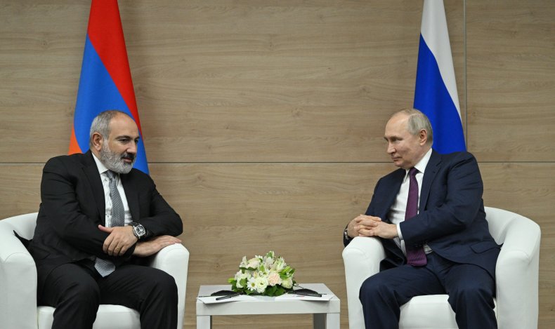 Vladimir Putin meets Nikol Pashinyan 