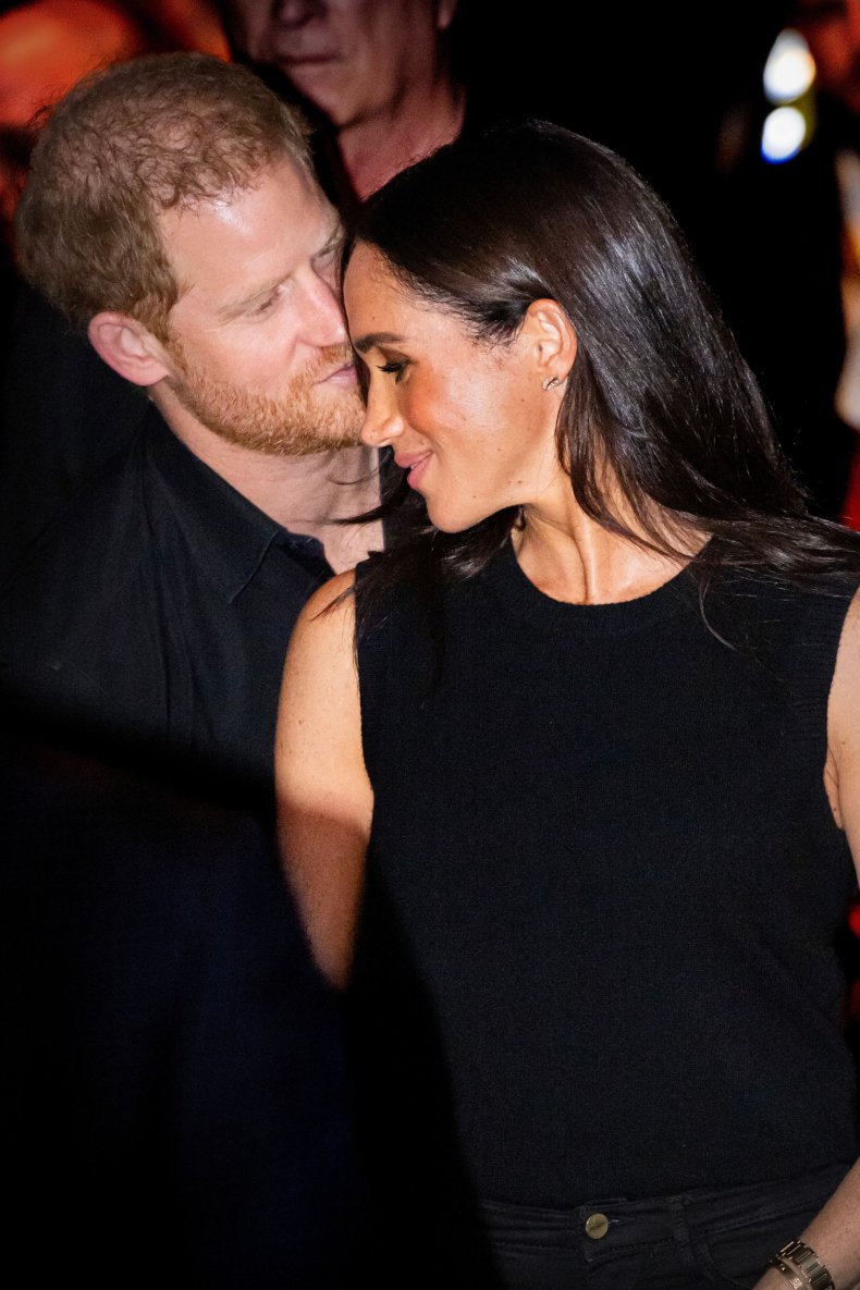 Prince Harry, Meghan Embrace at Invictus Games