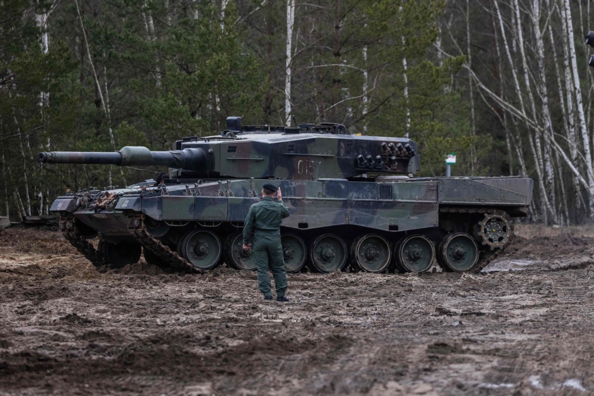 Polish Leopard 2 tank at training ground