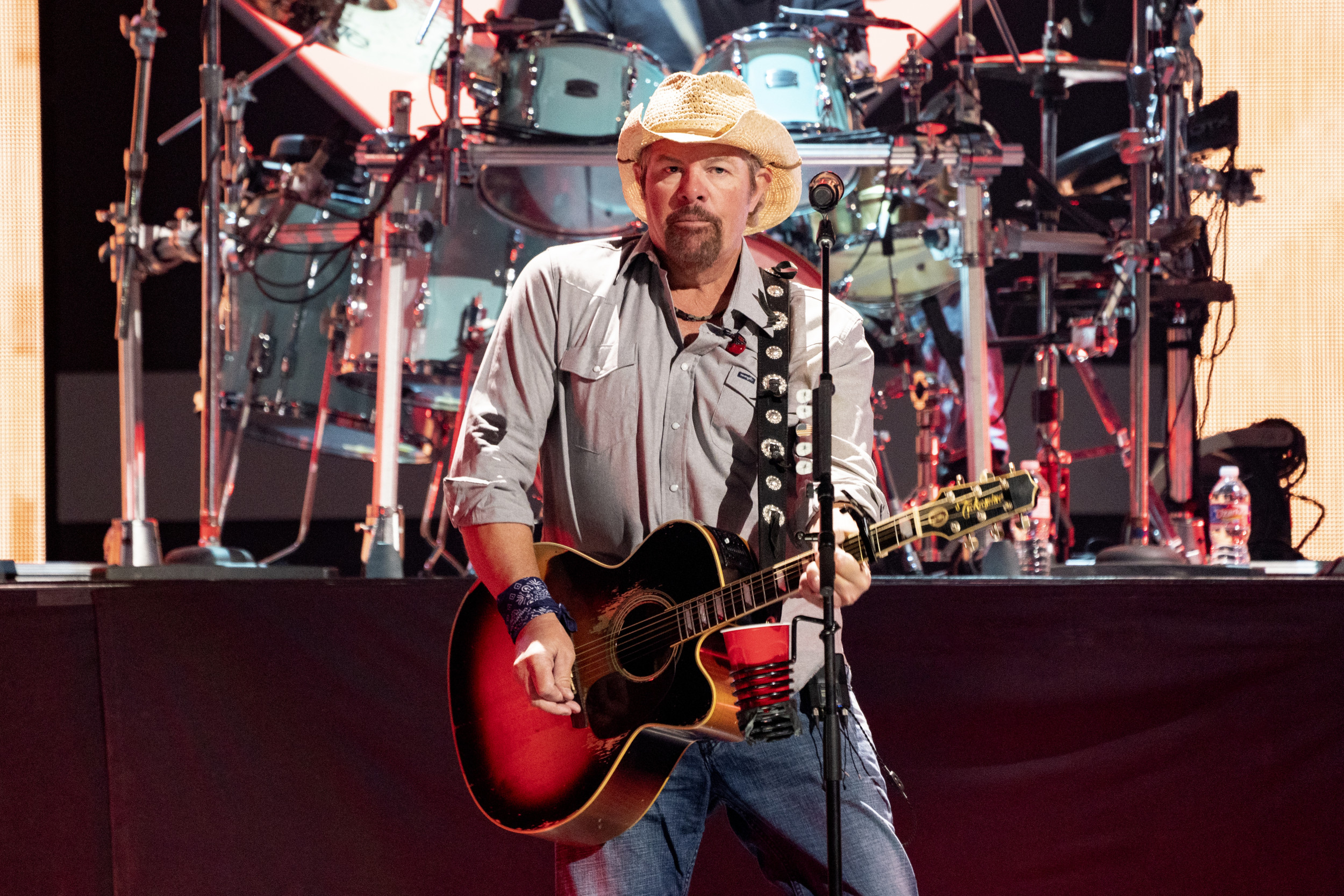 Toby Keith Speaks Out About Cancer Ordeal During PCAs Appearance