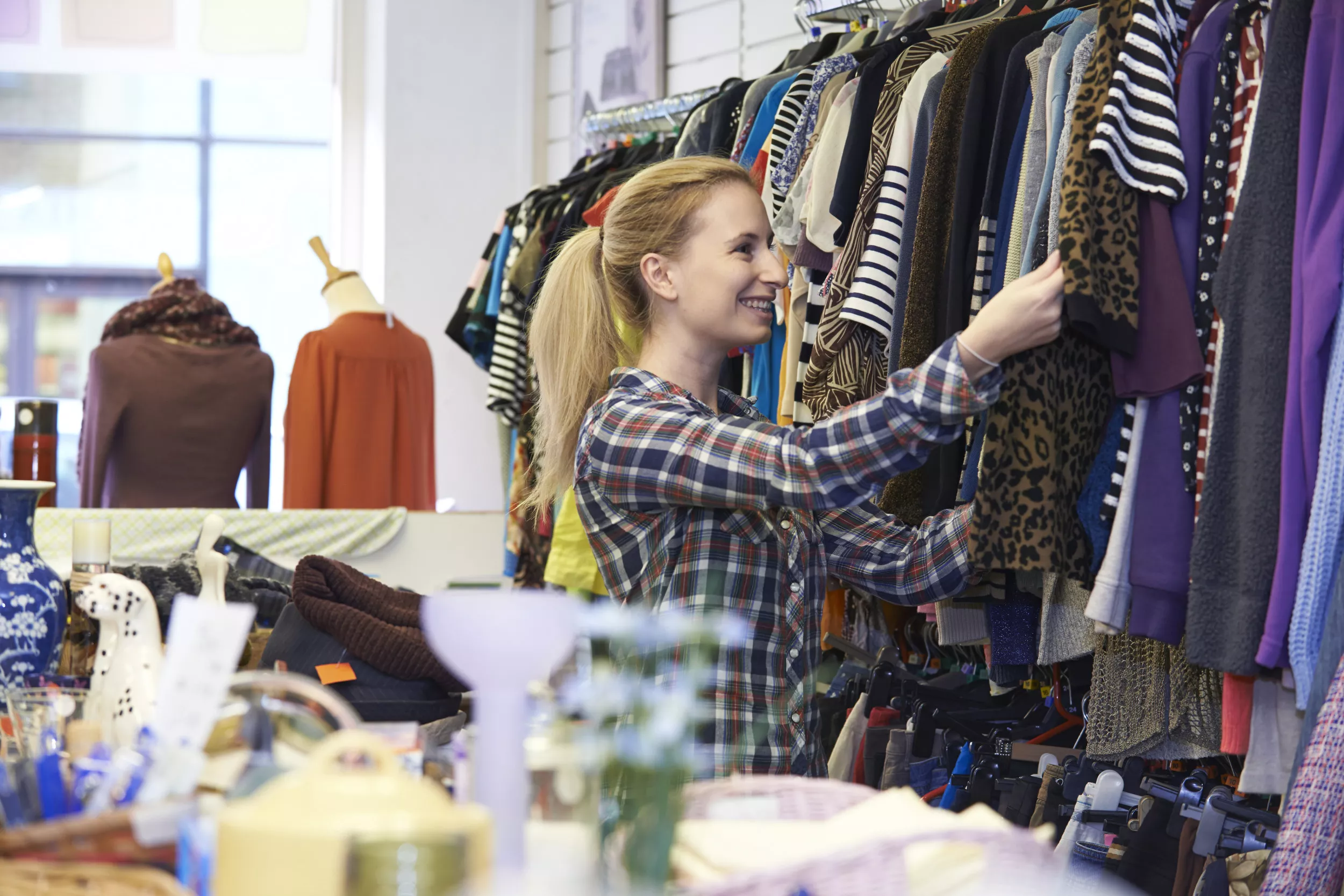 Shock as Woman Reveals $6 Top From Thrift Store Is Worth Almost $1K - Vimarsana News