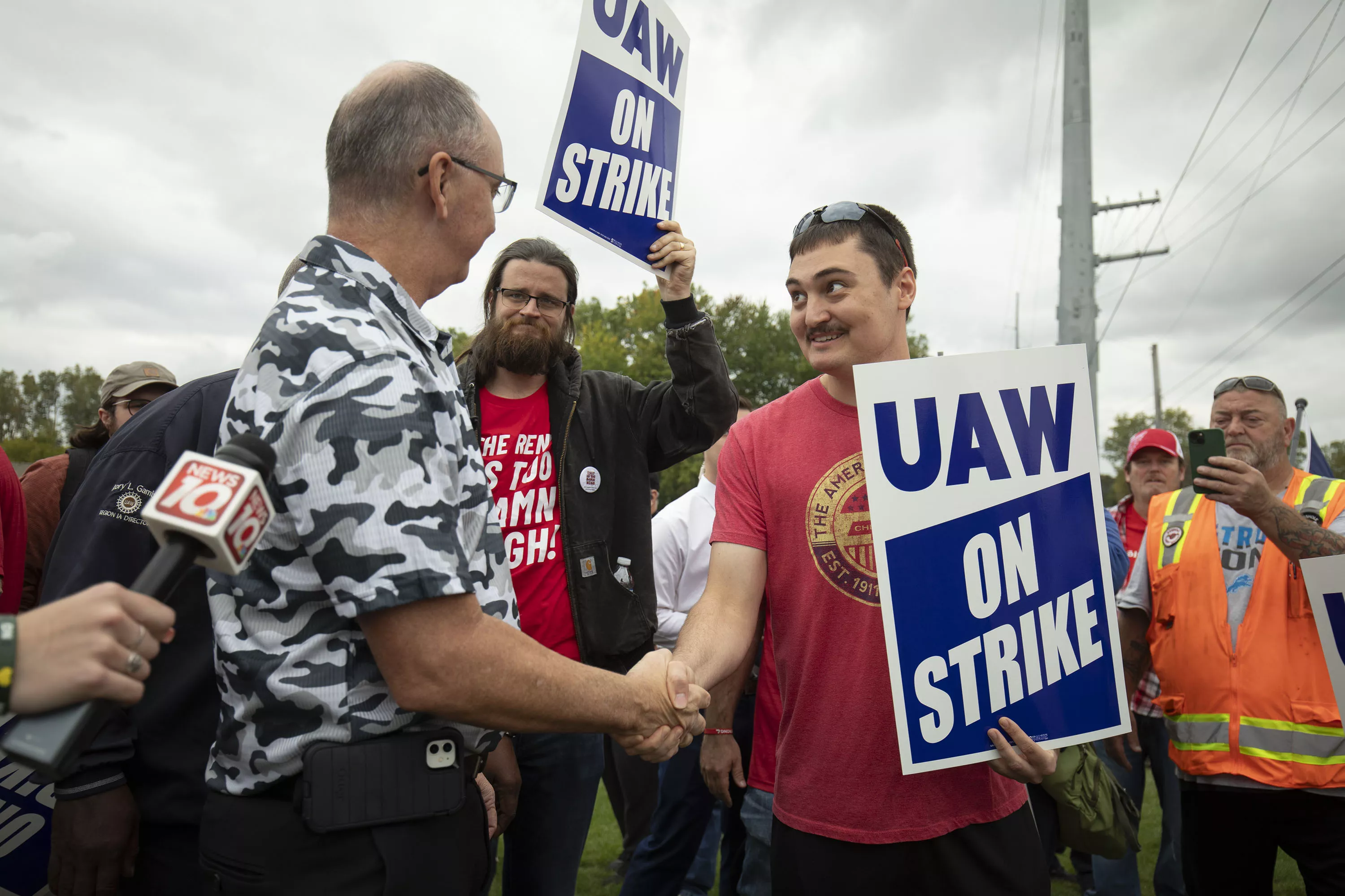 UAW Strike: Report Estimates $4 Billion in Losses as Impact Spreads - Vimarsana News