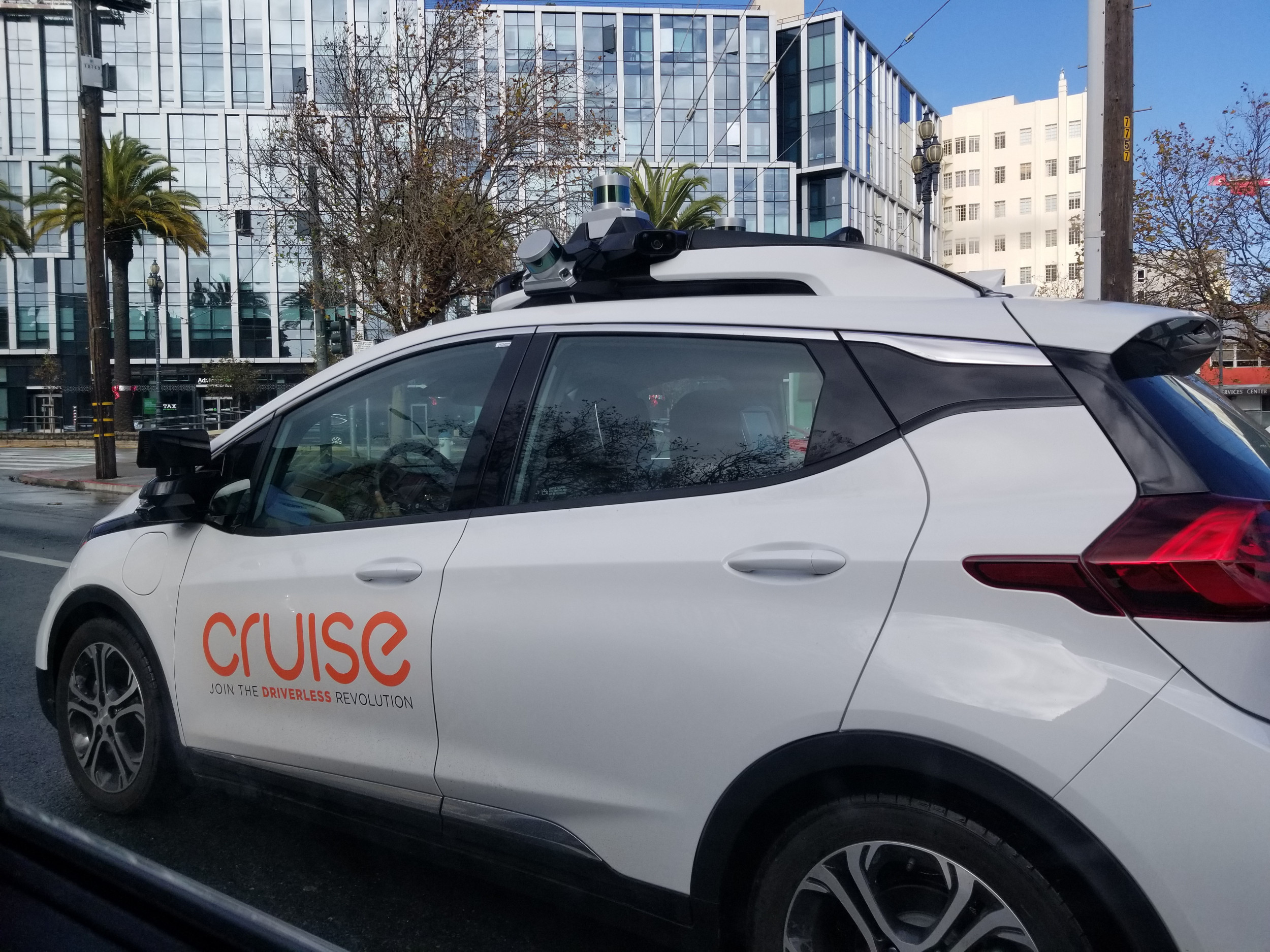 Woman injured in SF after driver throws her in path of Cruise car