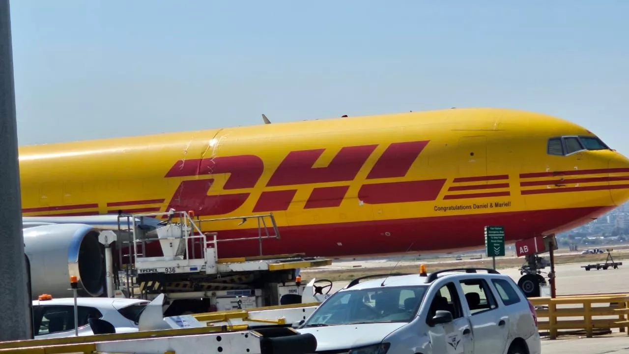 Plane Left With Wrinkled Fuselage After Hard Landing Sparks Investigation - Vimarsana News