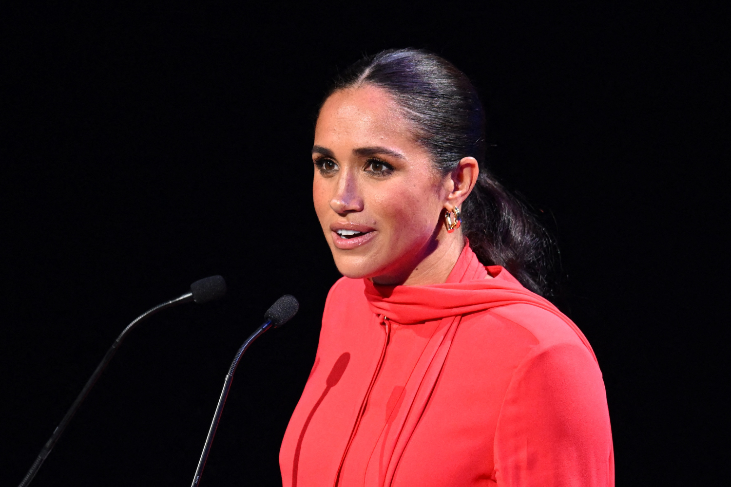 Why Meghan Markle's Curtsy Controversy Will Come Back to Haunt Her ...