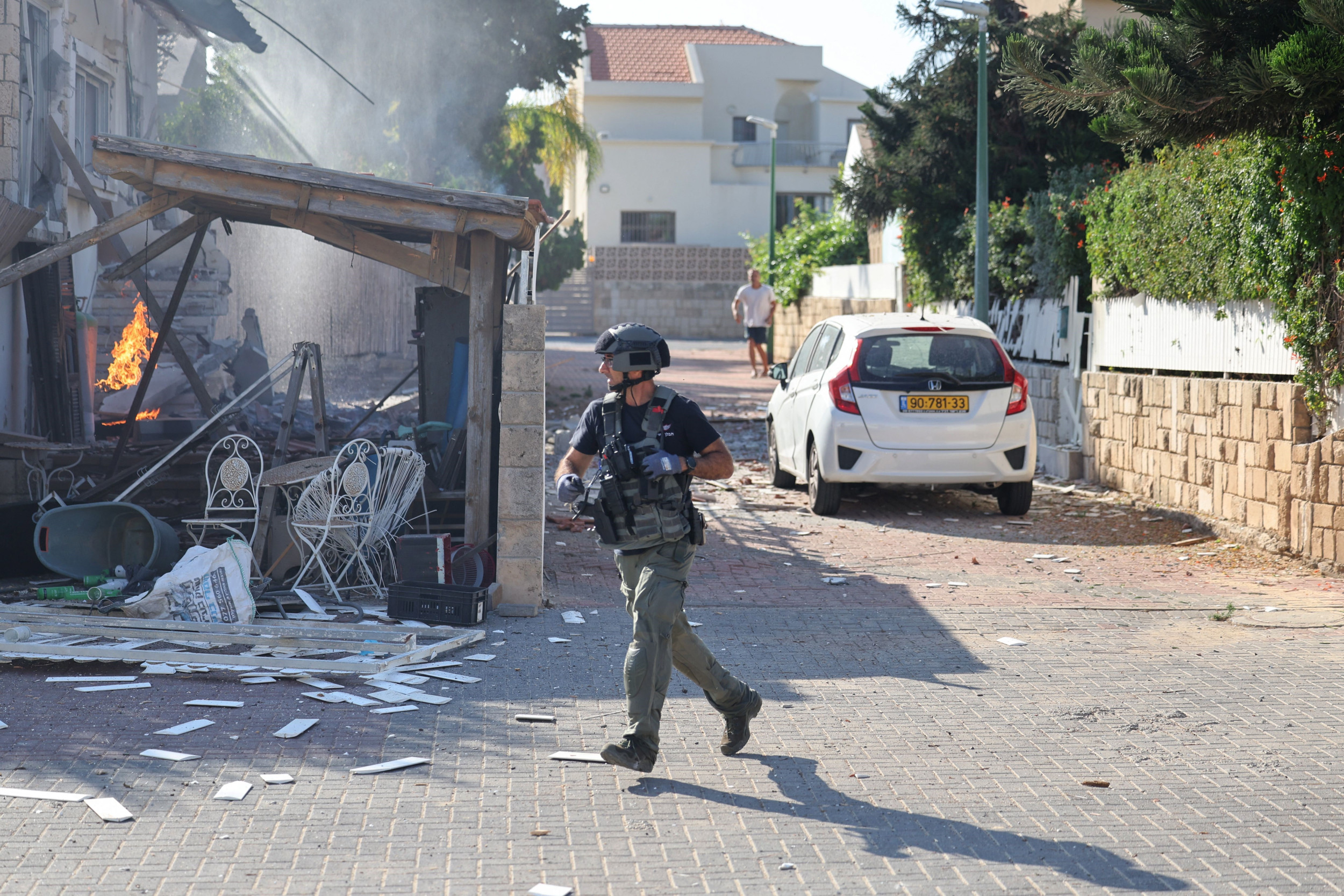 Israeli Cop Takes Out Two Hamas Fighters One-Handed In Astonishing ...