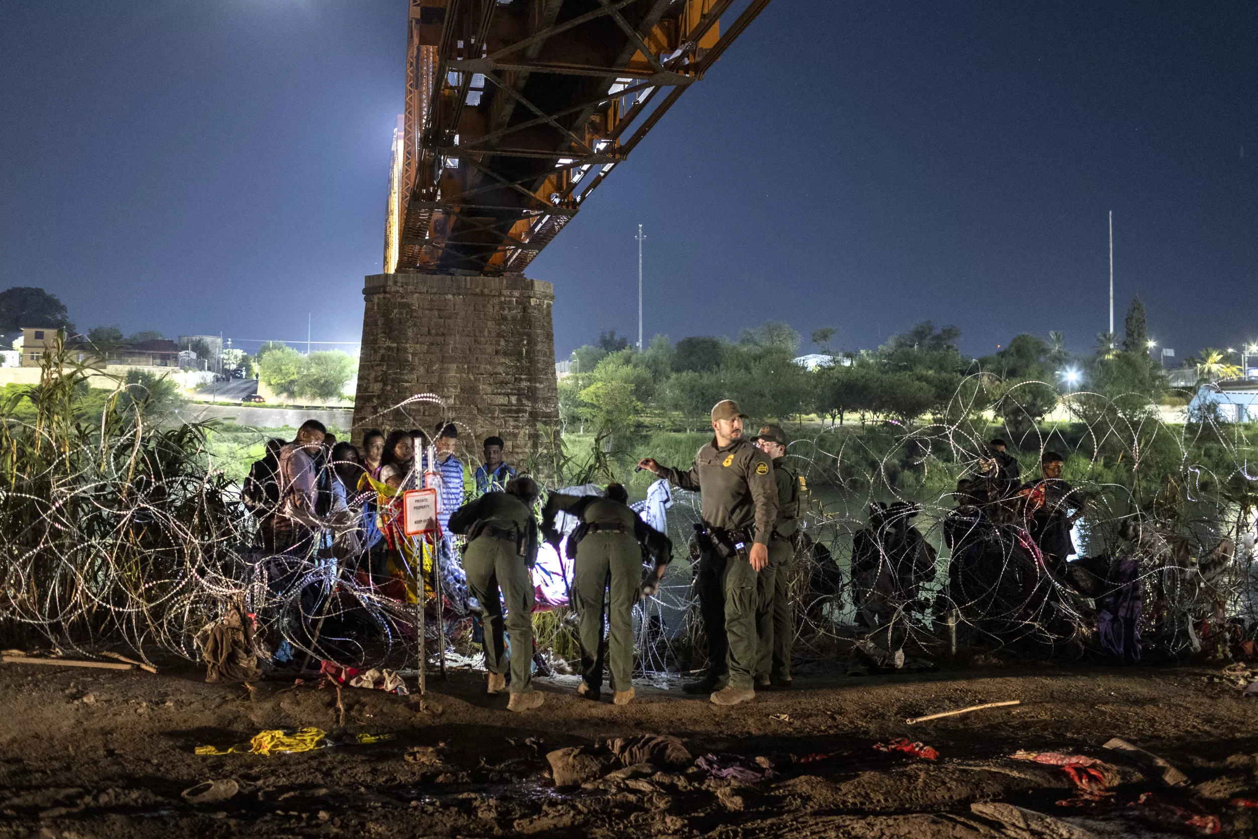 Obama Official Warns FBI Is Being Overrun at Border - Vimarsana News
