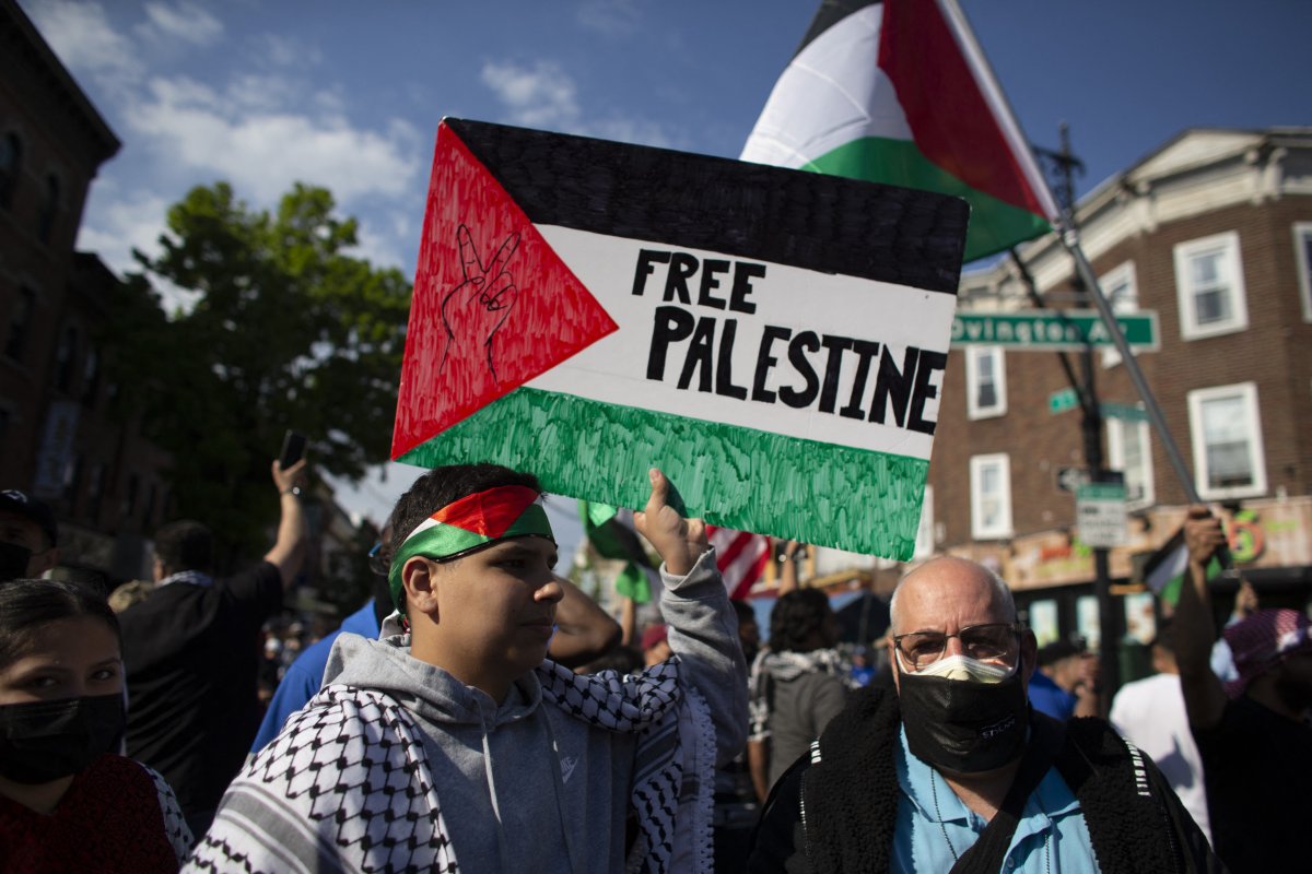 A man holds a "Free Palestine" sign 