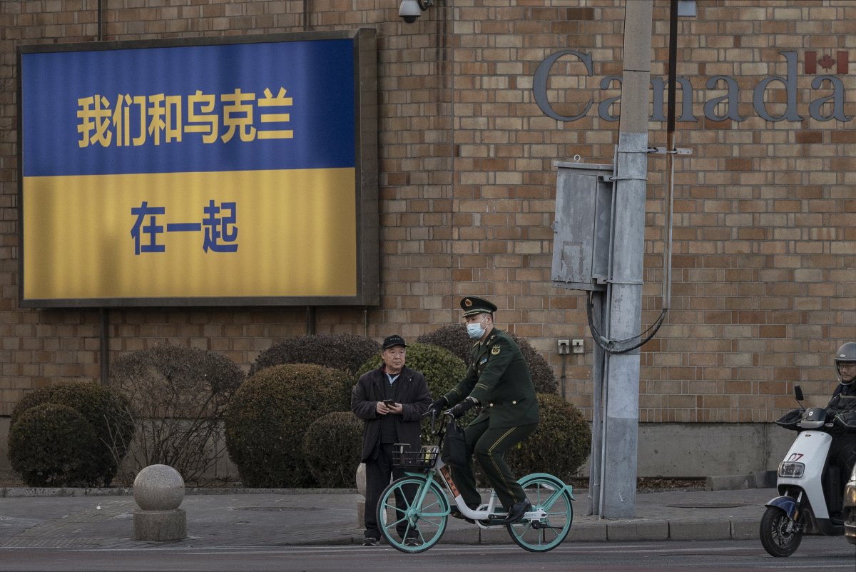 Ukrainian flag on Canadian embassy in Beijing