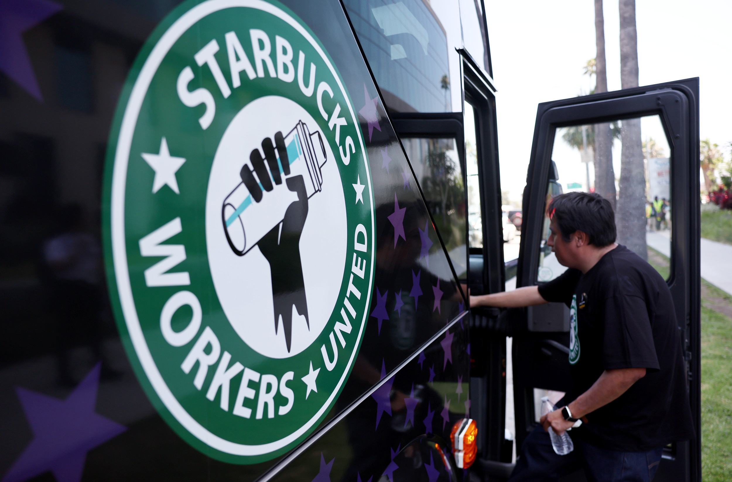 Starbucks Faces Boycott Calls Over Union Palestinian Support