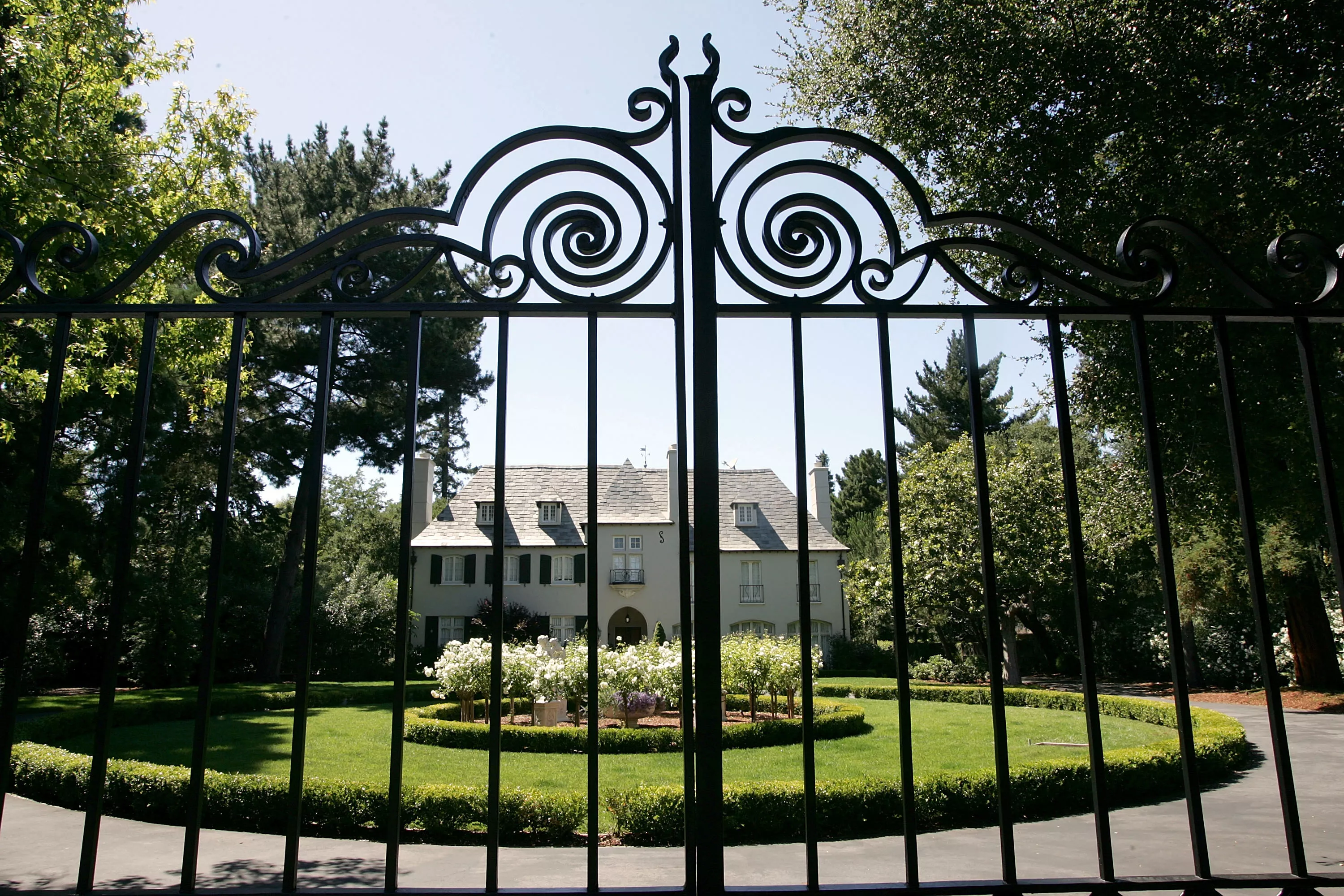 Slain Neurosurgeon's Detroit Mansion Hits the Market for $2.5 Million - Vimarsana News