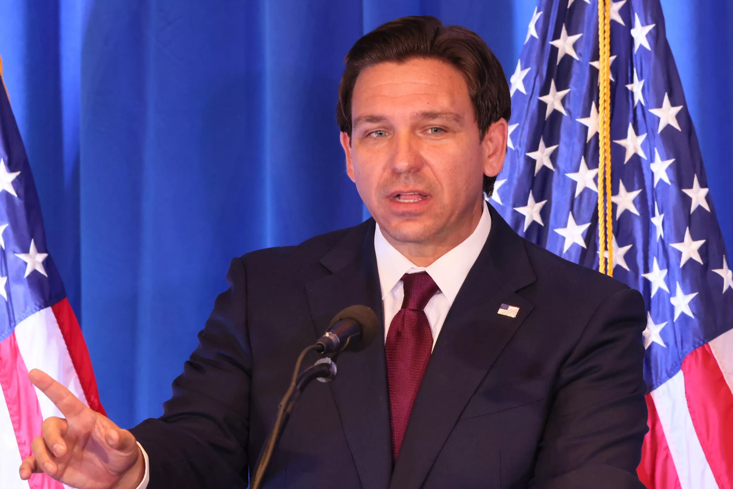 Ron DeSantis Spent $1.5M on Private Jets as Cash Dries Up, Filing Reveals - Vimarsana News
