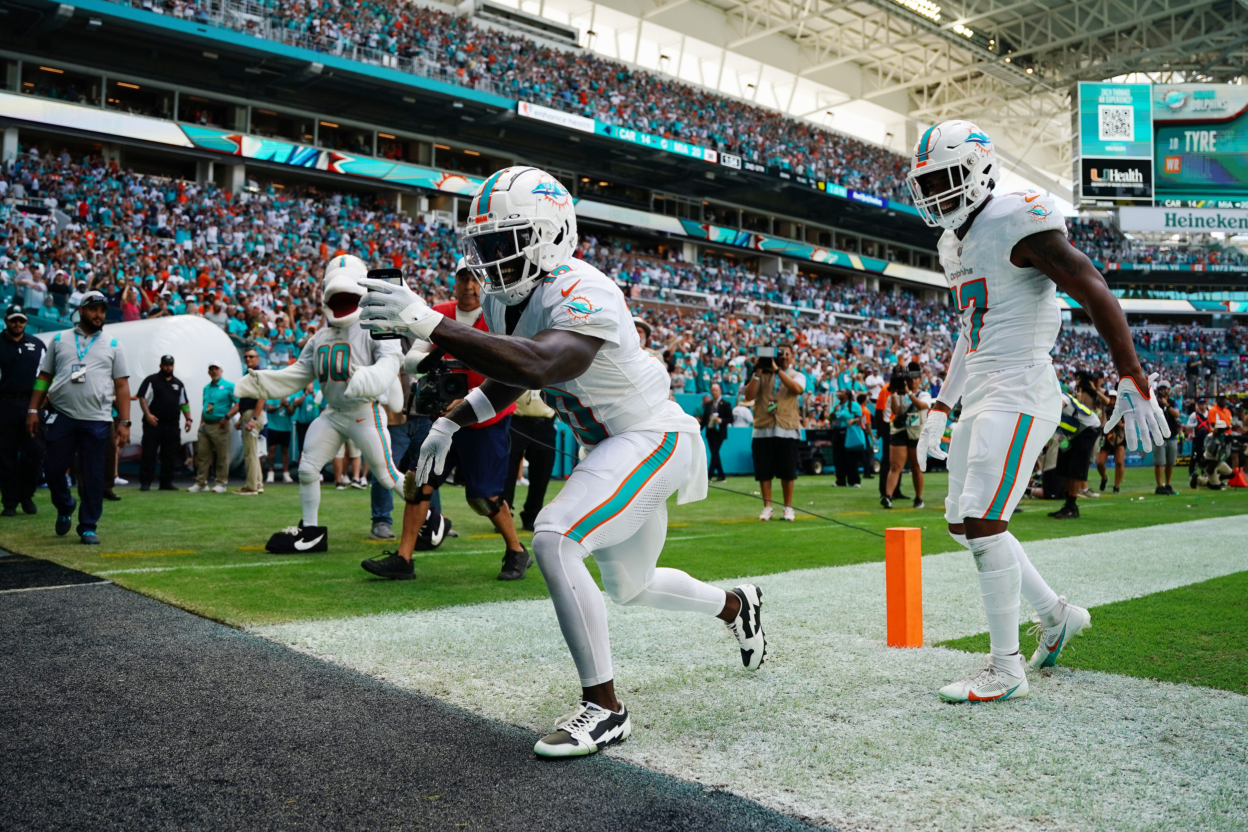 Tyreek Hill Wasn't the First Receiver To Break Out a Cellphone Celebration