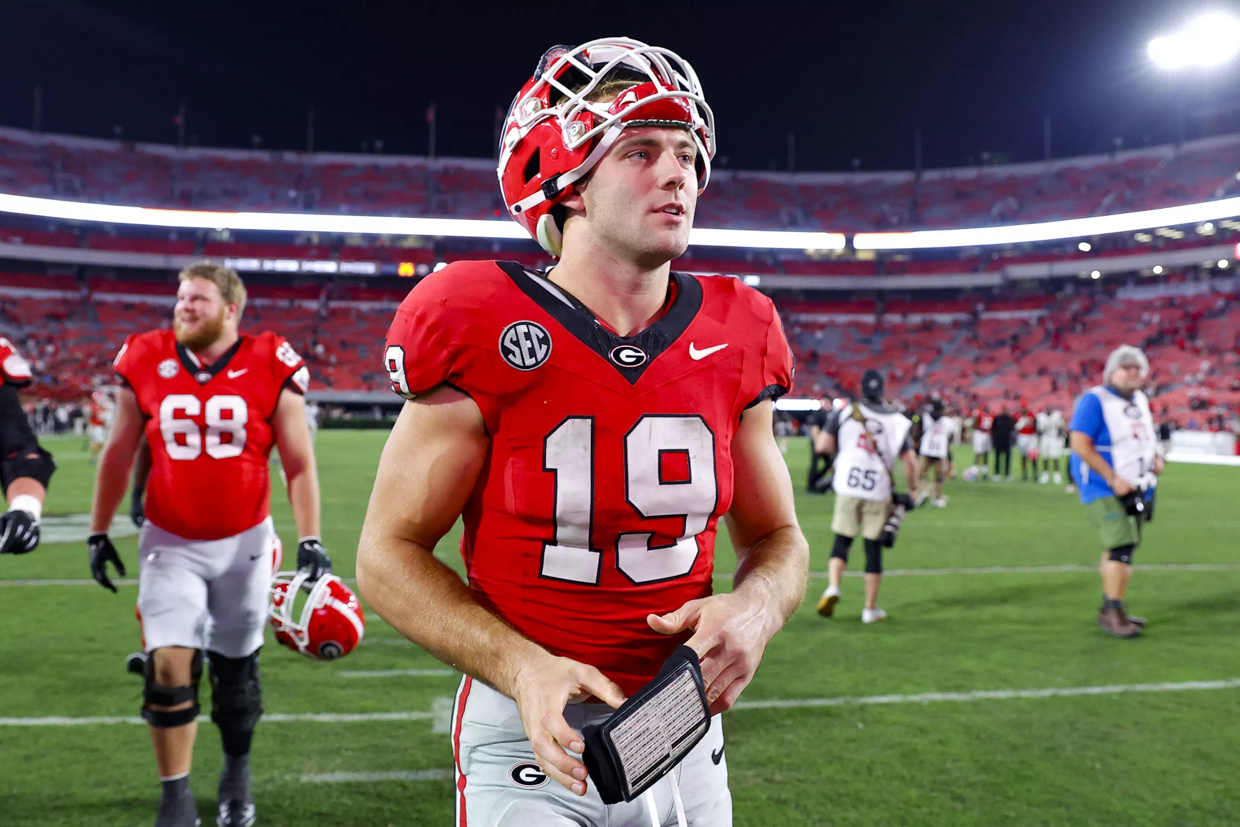 What We Know About UGA Tight End Brock Bowers' Injury - Vimarsana News